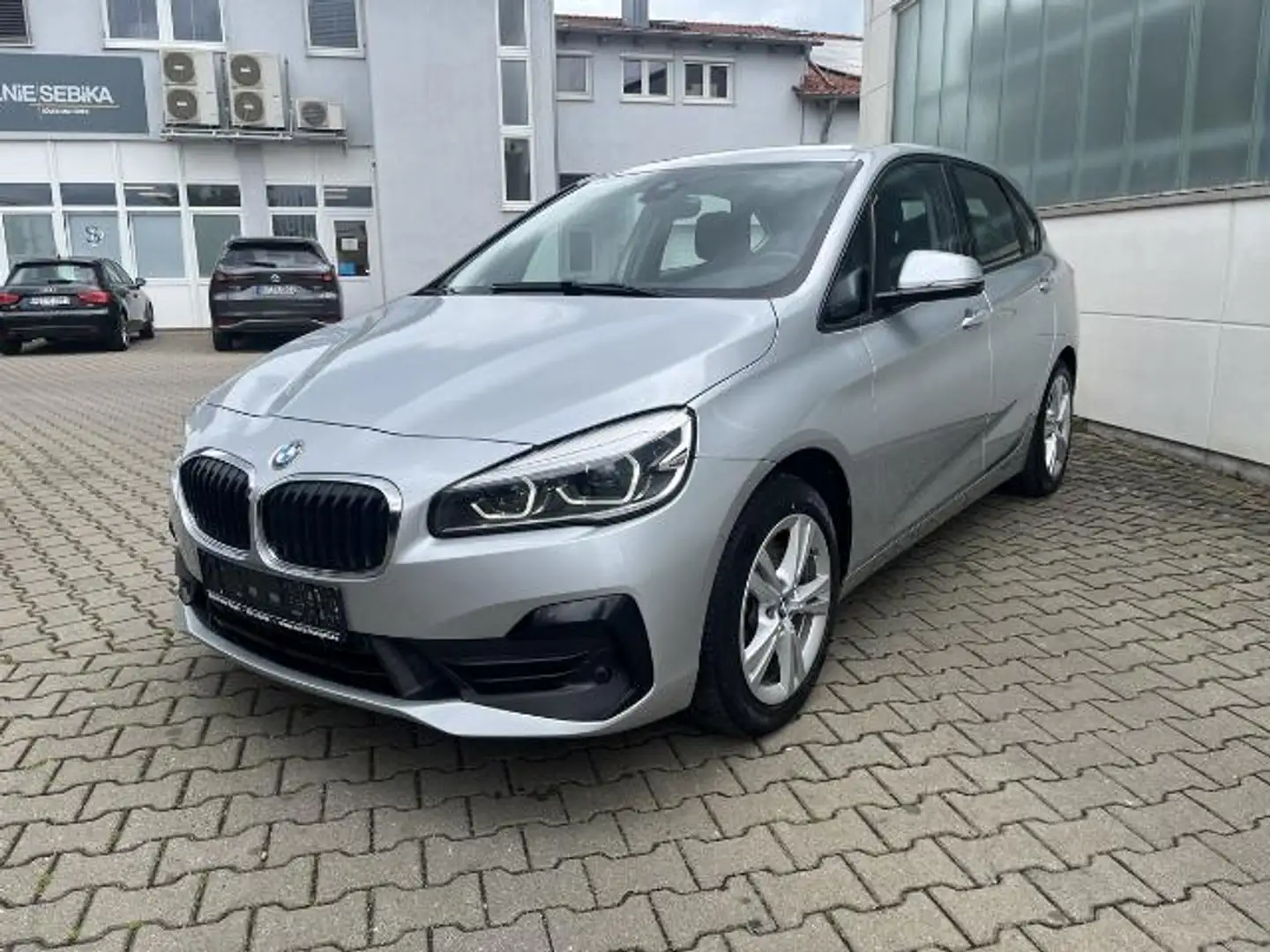 BMW 225 xDrive Advantage - Navi - Tempomat - 8-fac Серебристый - 1
