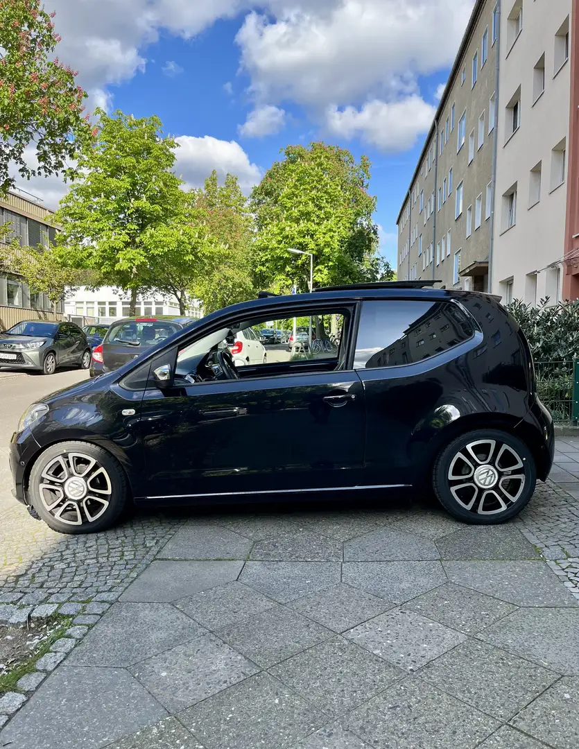 Volkswagen up! high up! Vollaussattung, zweite Hand, Panoramadach Schwarz - 2