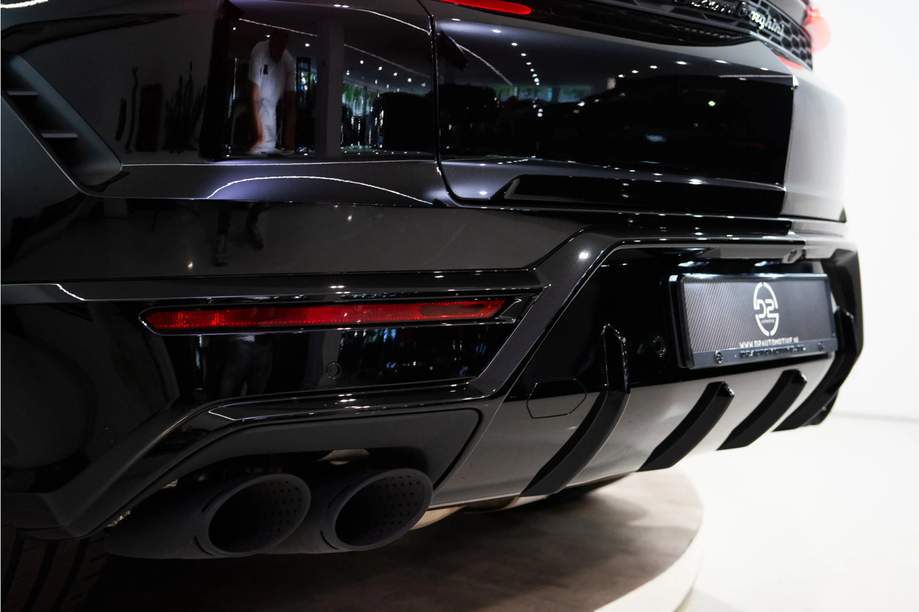 Lamborghini Urus 4.0 V8 Hybrid SE 800PK | Ad Personam | Nero Helene — photo 21