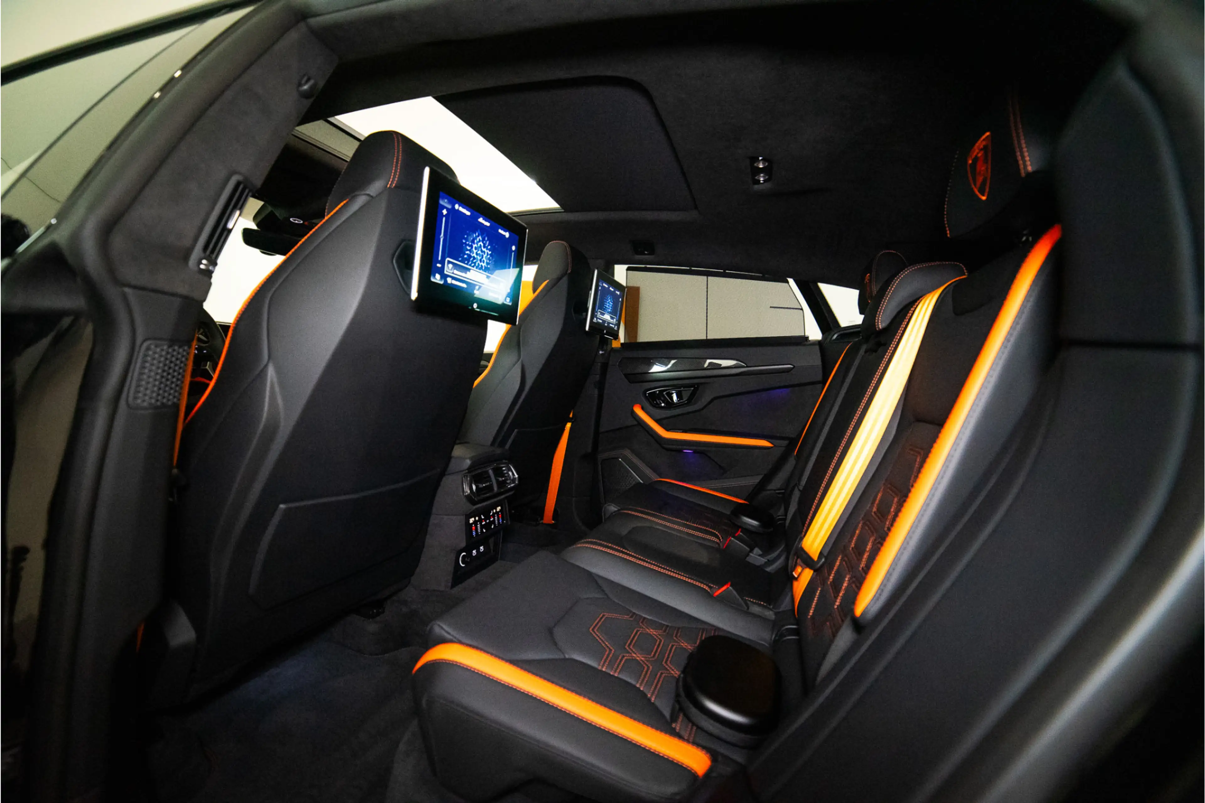 Lamborghini Urus 4.0 V8 Hybrid SE 800PK | Ad Personam | Nero Helene — photo 32