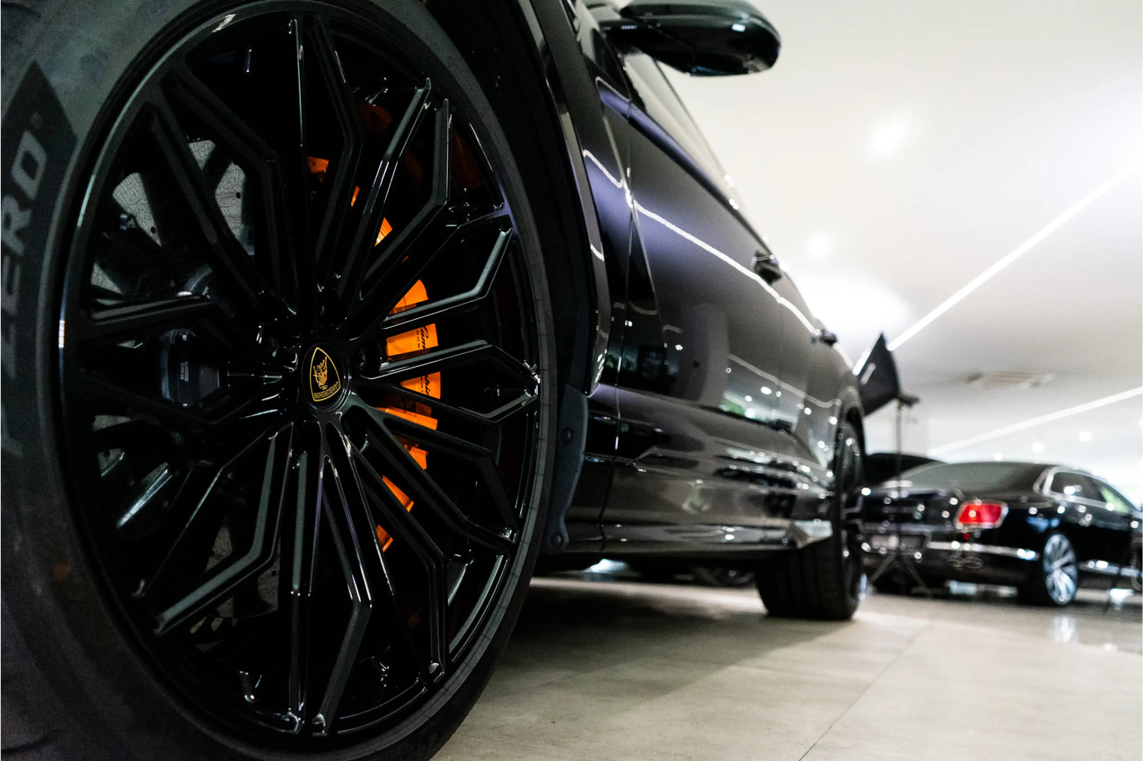 Lamborghini Urus 4.0 V8 Hybrid SE 800PK | Ad Personam | Nero Helene — photo 12