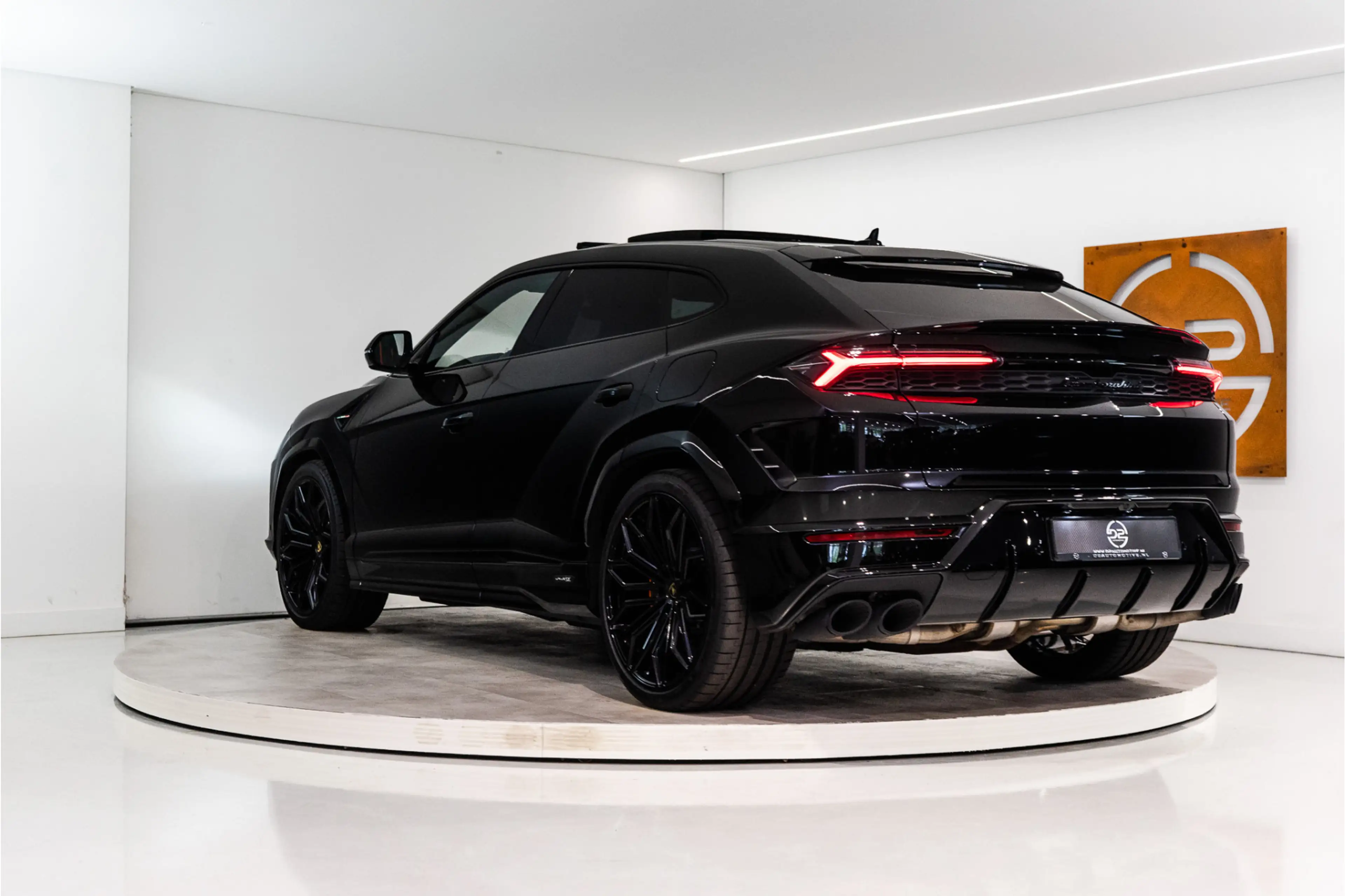 Lamborghini Urus 4.0 V8 Hybrid SE 800PK | Ad Personam | Nero Helene — photo 3