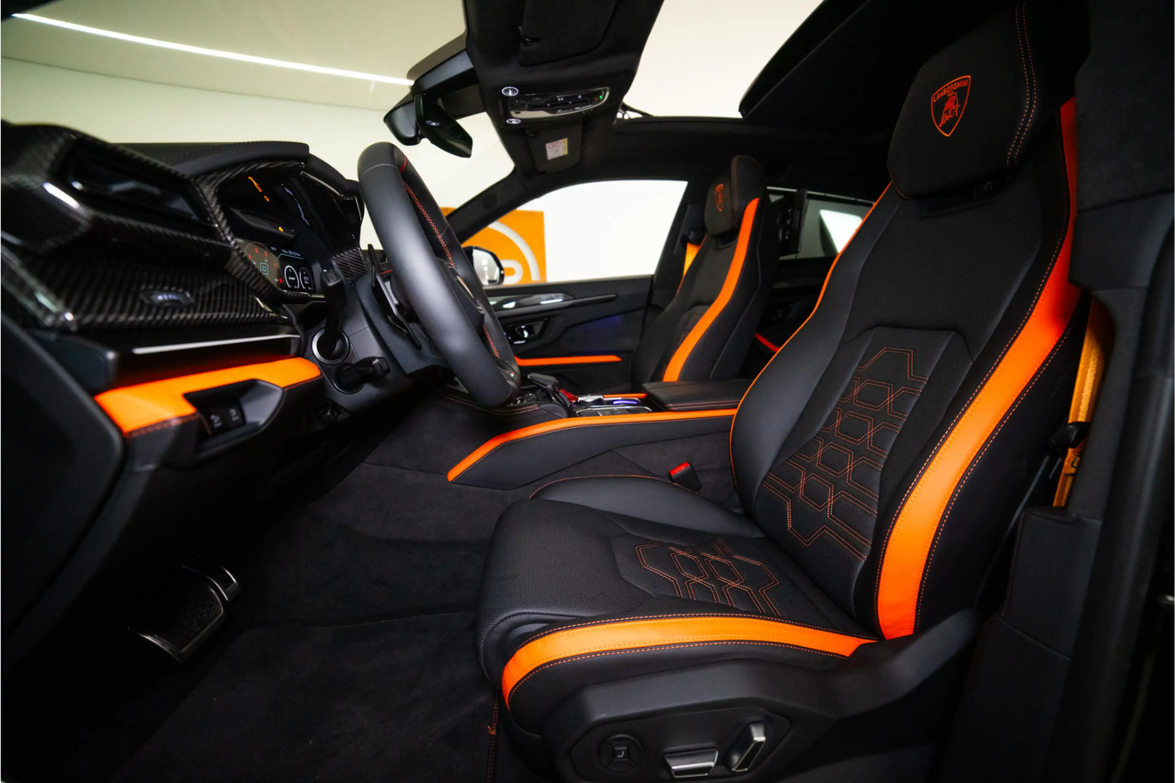 Lamborghini Urus 4.0 V8 Hybrid SE 800PK | Ad Personam | Nero Helene — photo 31