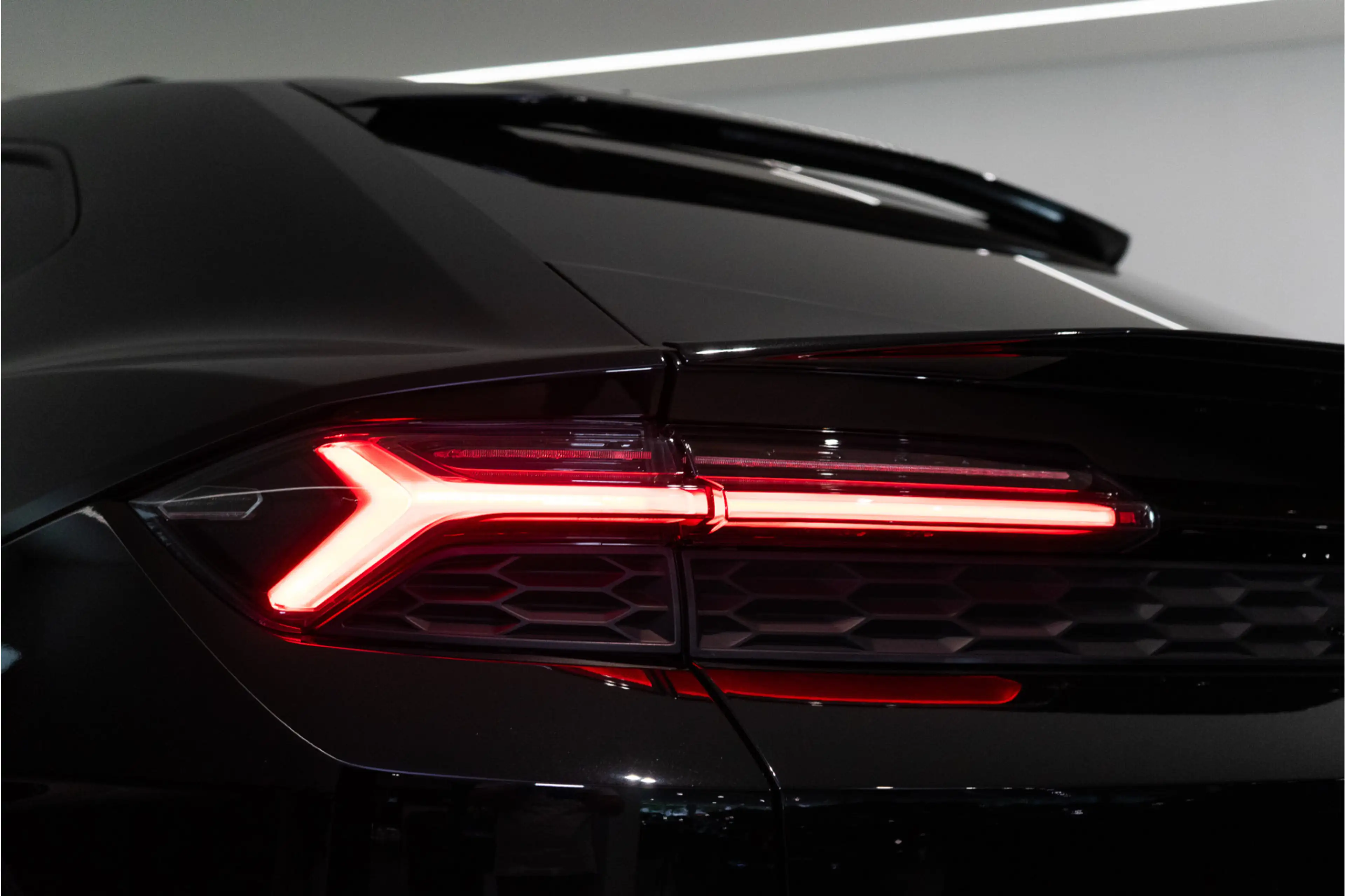 Lamborghini Urus 4.0 V8 Hybrid SE 800PK | Ad Personam | Nero Helene — photo 19
