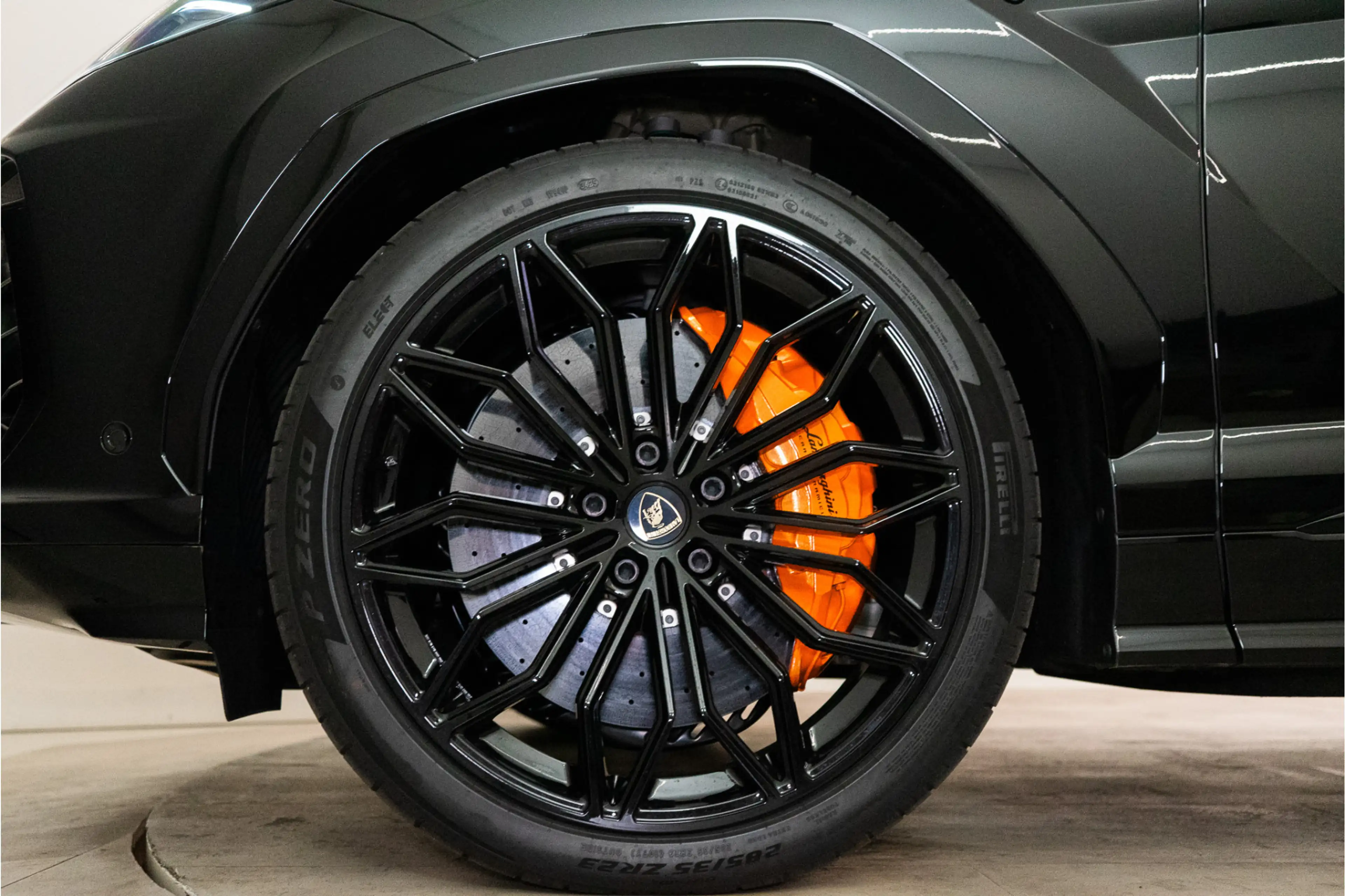 Lamborghini Urus 4.0 V8 Hybrid SE 800PK | Ad Personam | Nero Helene — photo 13