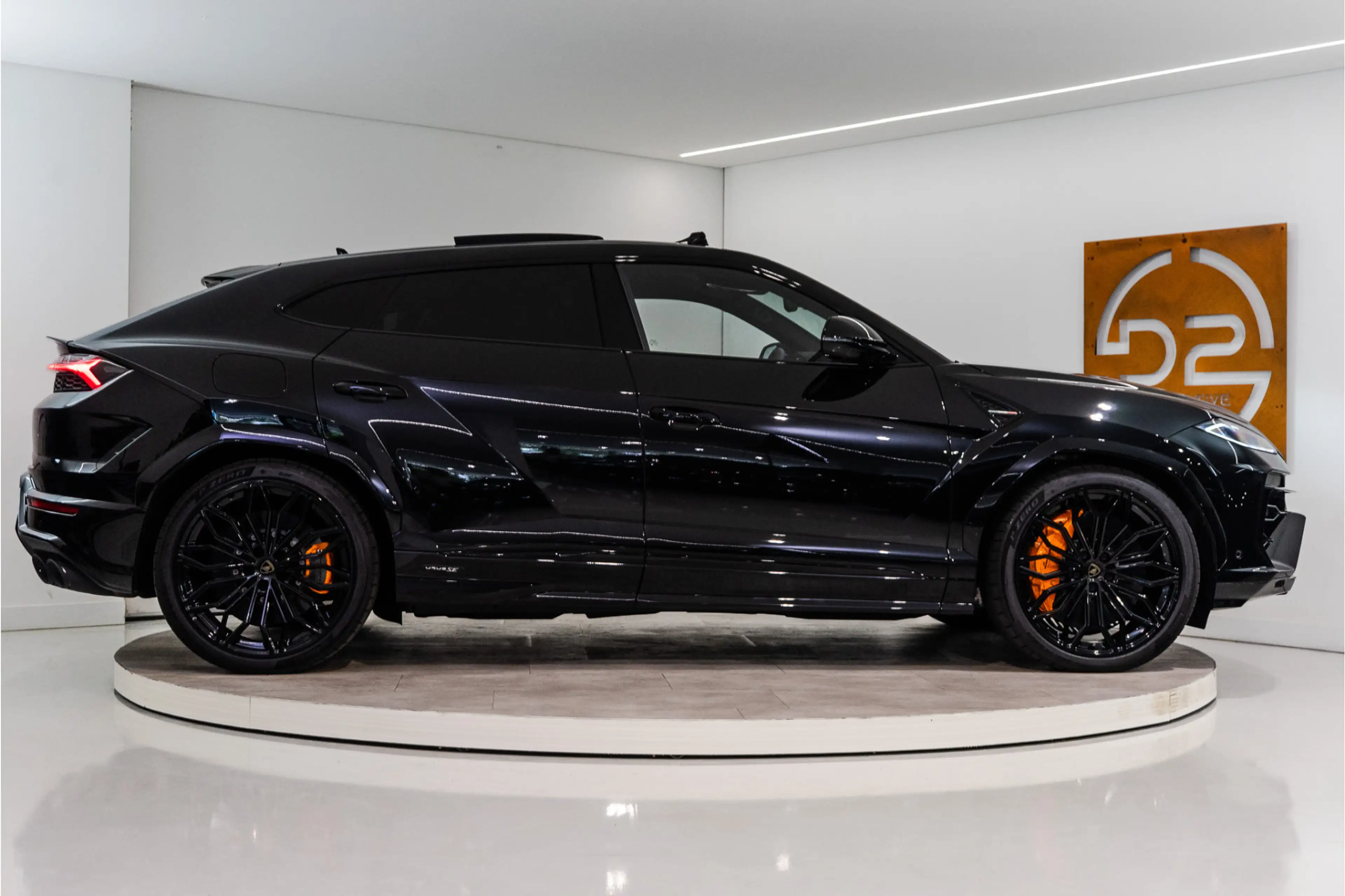Lamborghini Urus 4.0 V8 Hybrid SE 800PK | Ad Personam | Nero Helene — photo 6