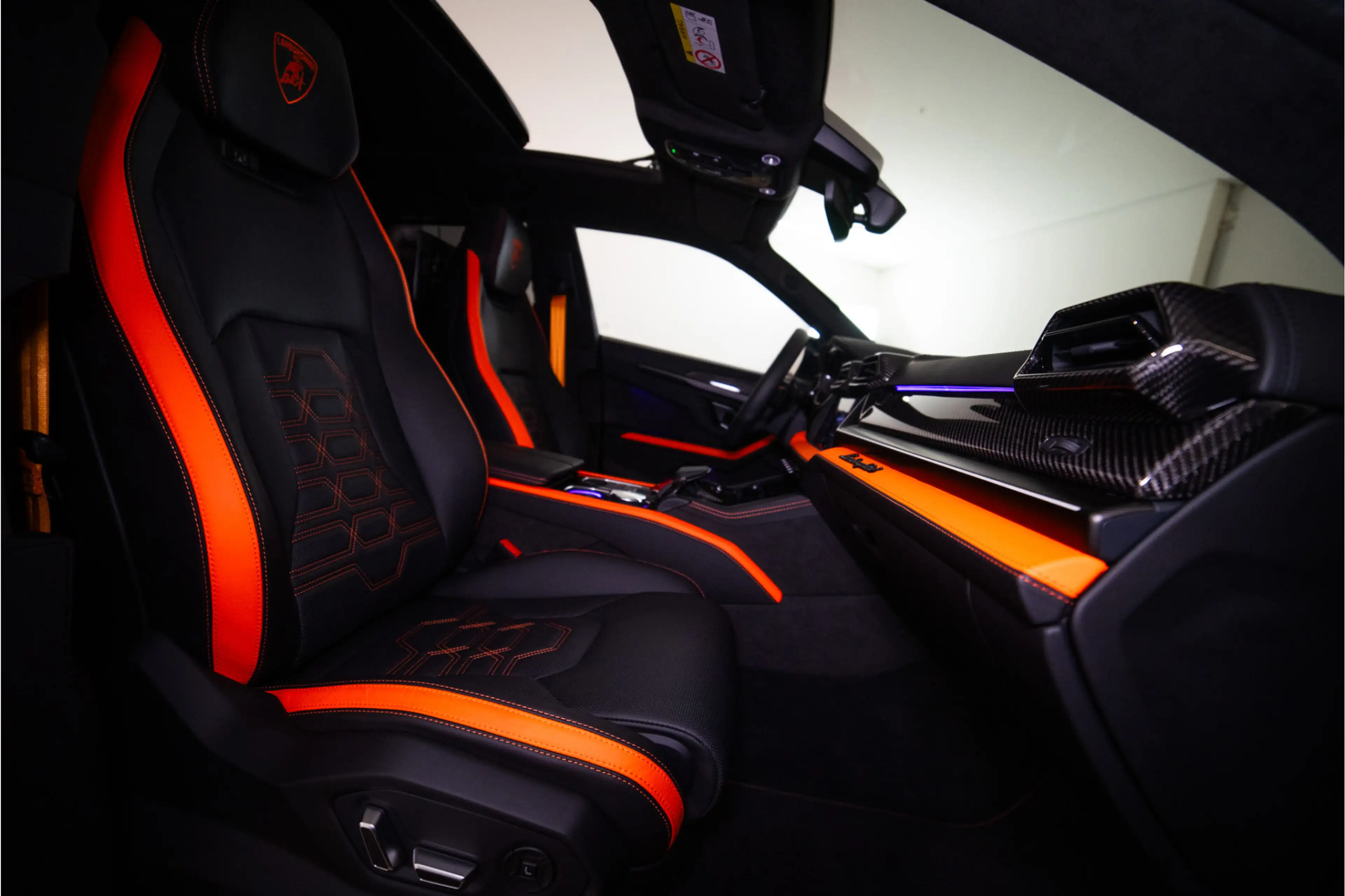 Lamborghini Urus 4.0 V8 Hybrid SE 800PK | Ad Personam | Nero Helene — photo 30