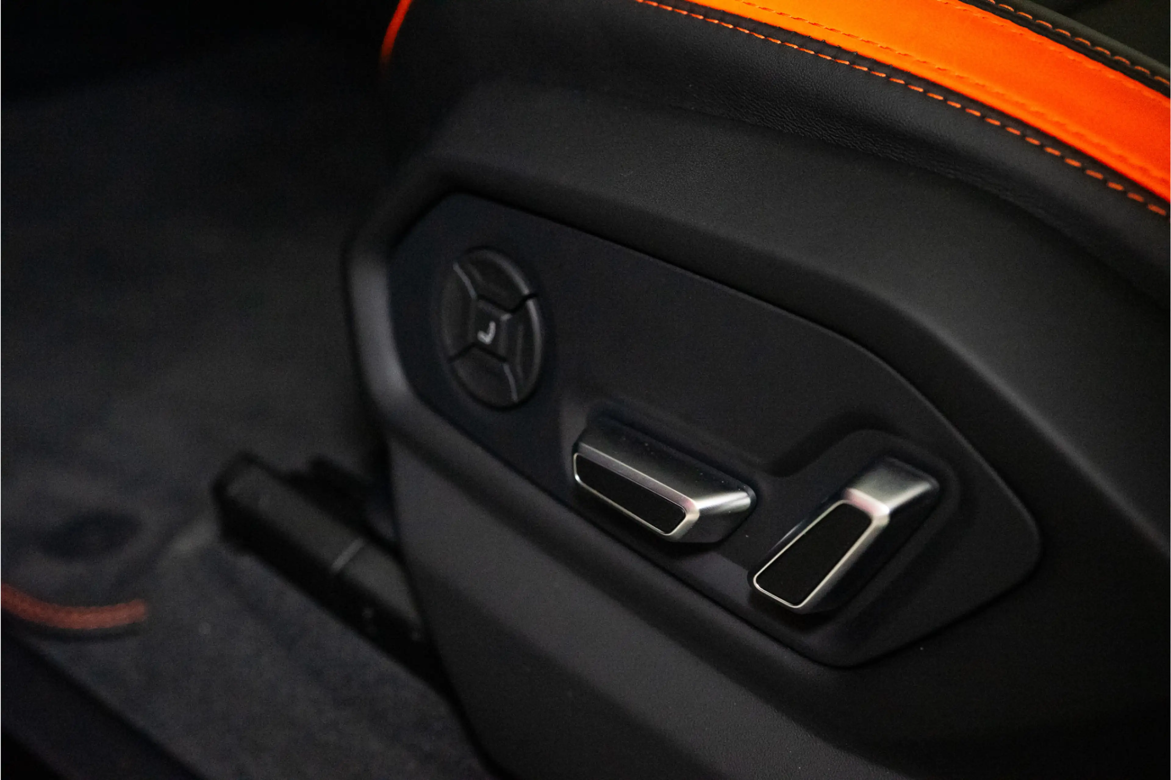 Lamborghini Urus 4.0 V8 Hybrid SE 800PK | Ad Personam | Nero Helene — photo 37