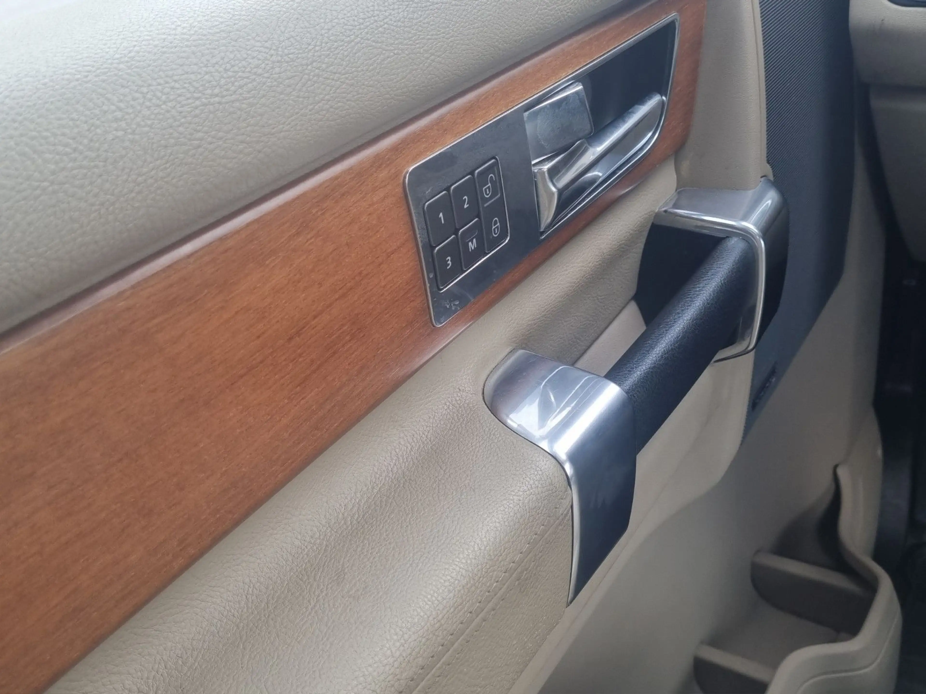 Land Rover Discovery 4 HSE SDV6 BOURNVILLE/BEIGE 7-SITZER — photo 14