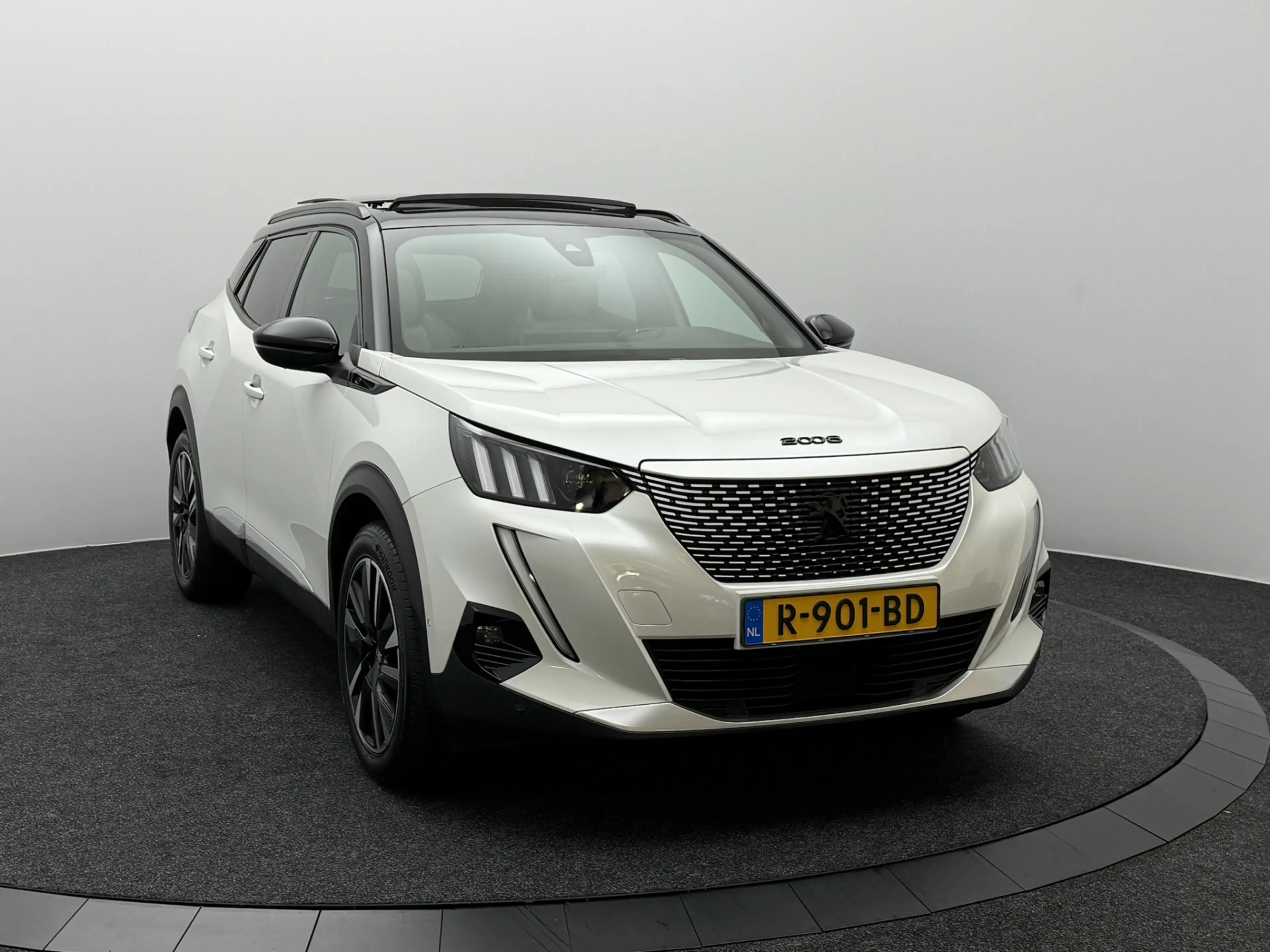 Peugeot e-2008 EV GT 50 kWh SOH 91,7% | Panoramadak | Adaptive Cr — photo 6