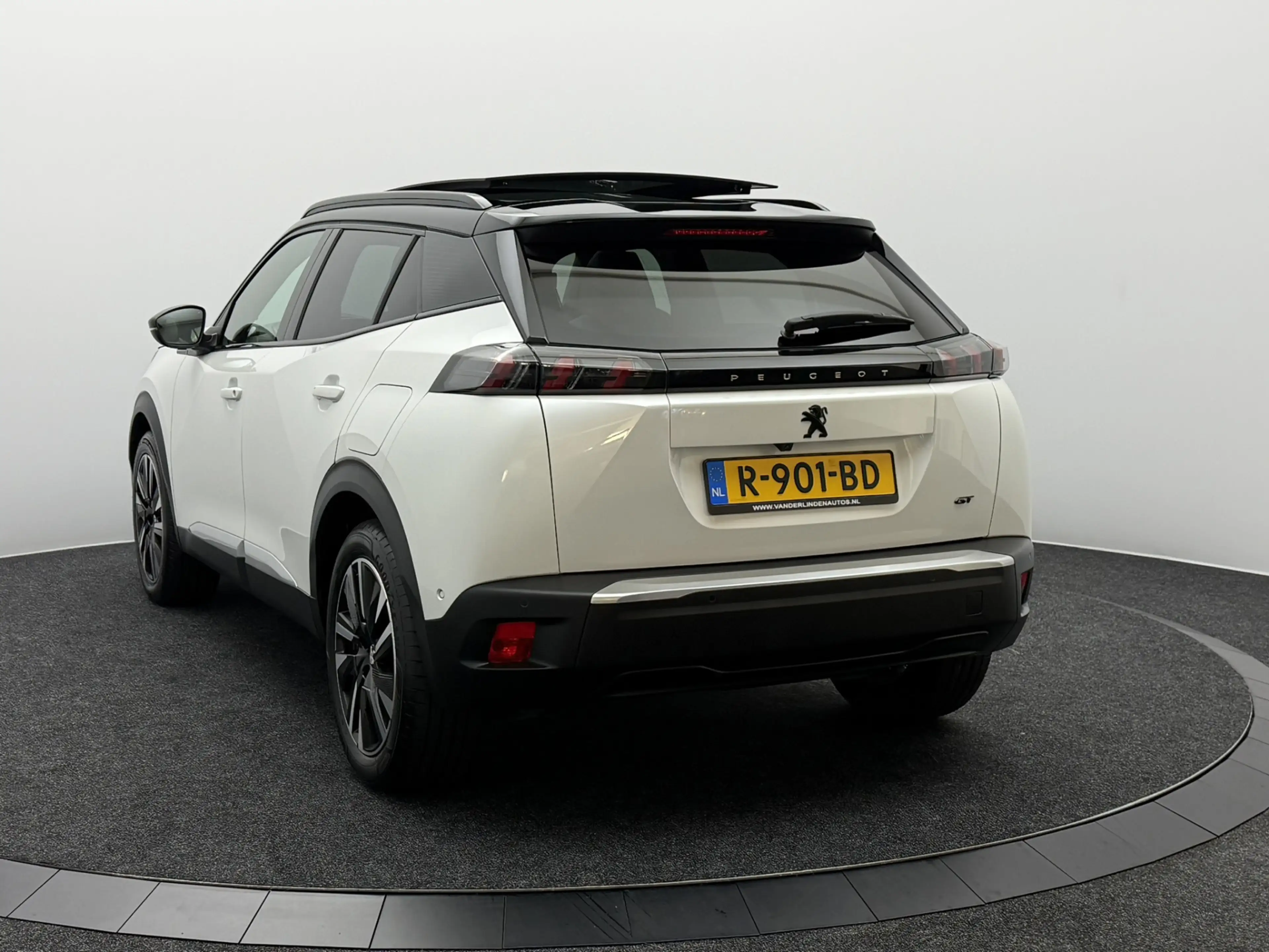 Peugeot e-2008 EV GT 50 kWh SOH 91,7% | Panoramadak | Adaptive Cr — photo 8