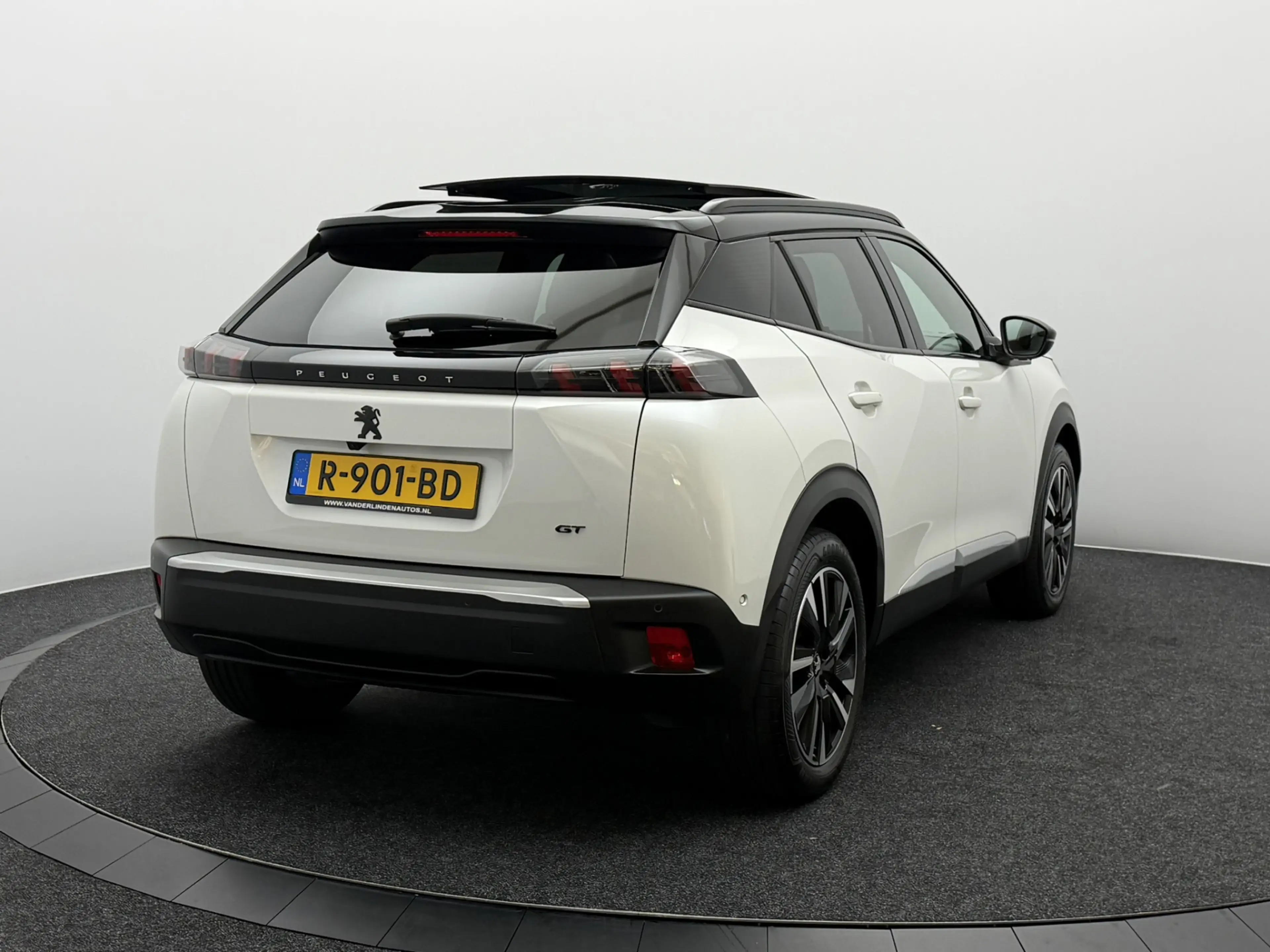 Peugeot e-2008 EV GT 50 kWh SOH 91,7% | Panoramadak | Adaptive Cr — photo 7
