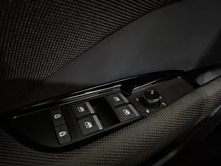 Audi Q3 2025, foto 12