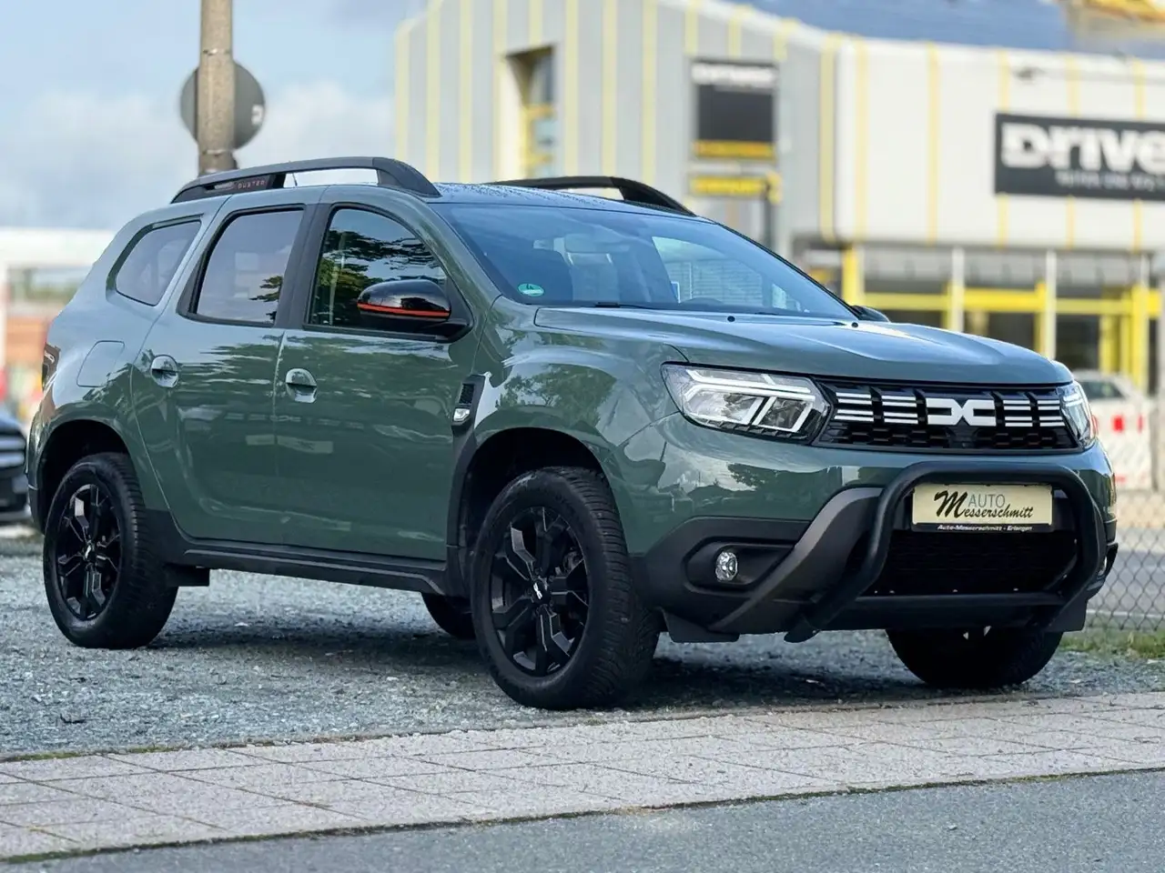 Dacia Duster II Extreme 4WD AHK SHZ NAVI 360CAM — photo 1 of 18