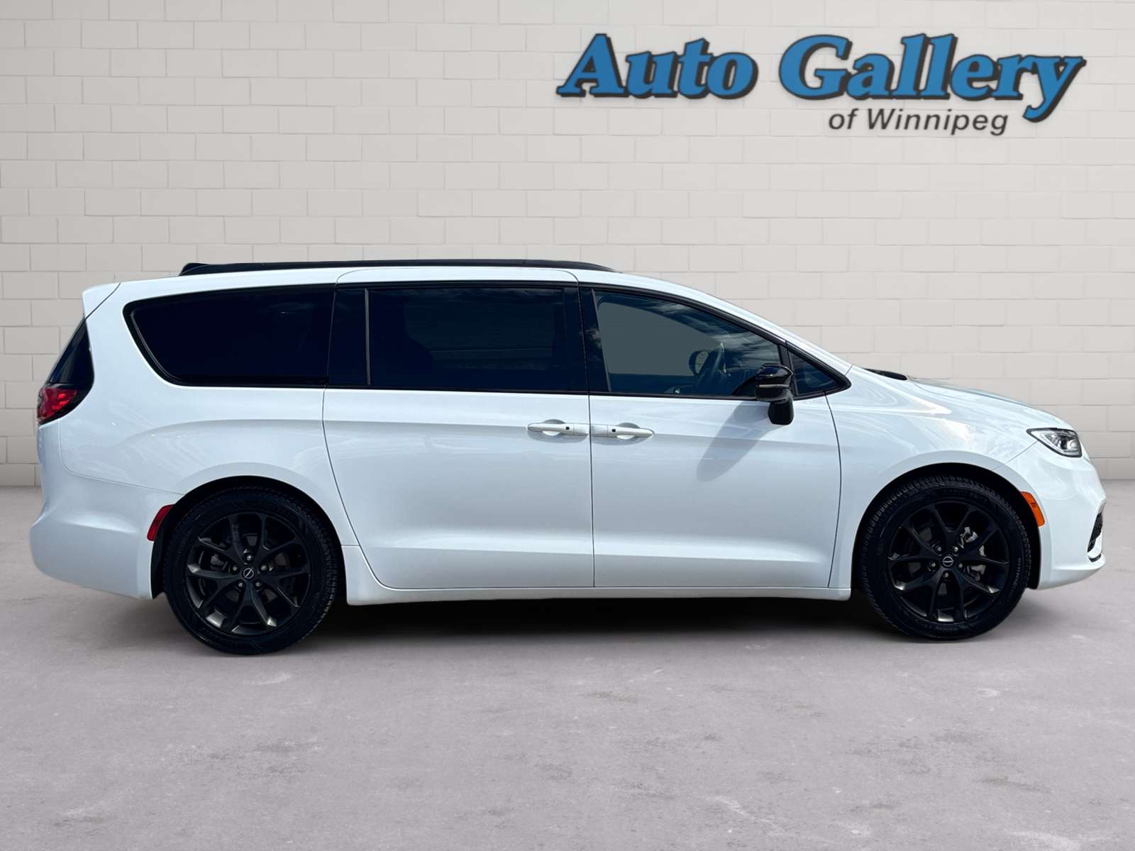 used 2025 Chrysler Pacifica car, priced at $38,809