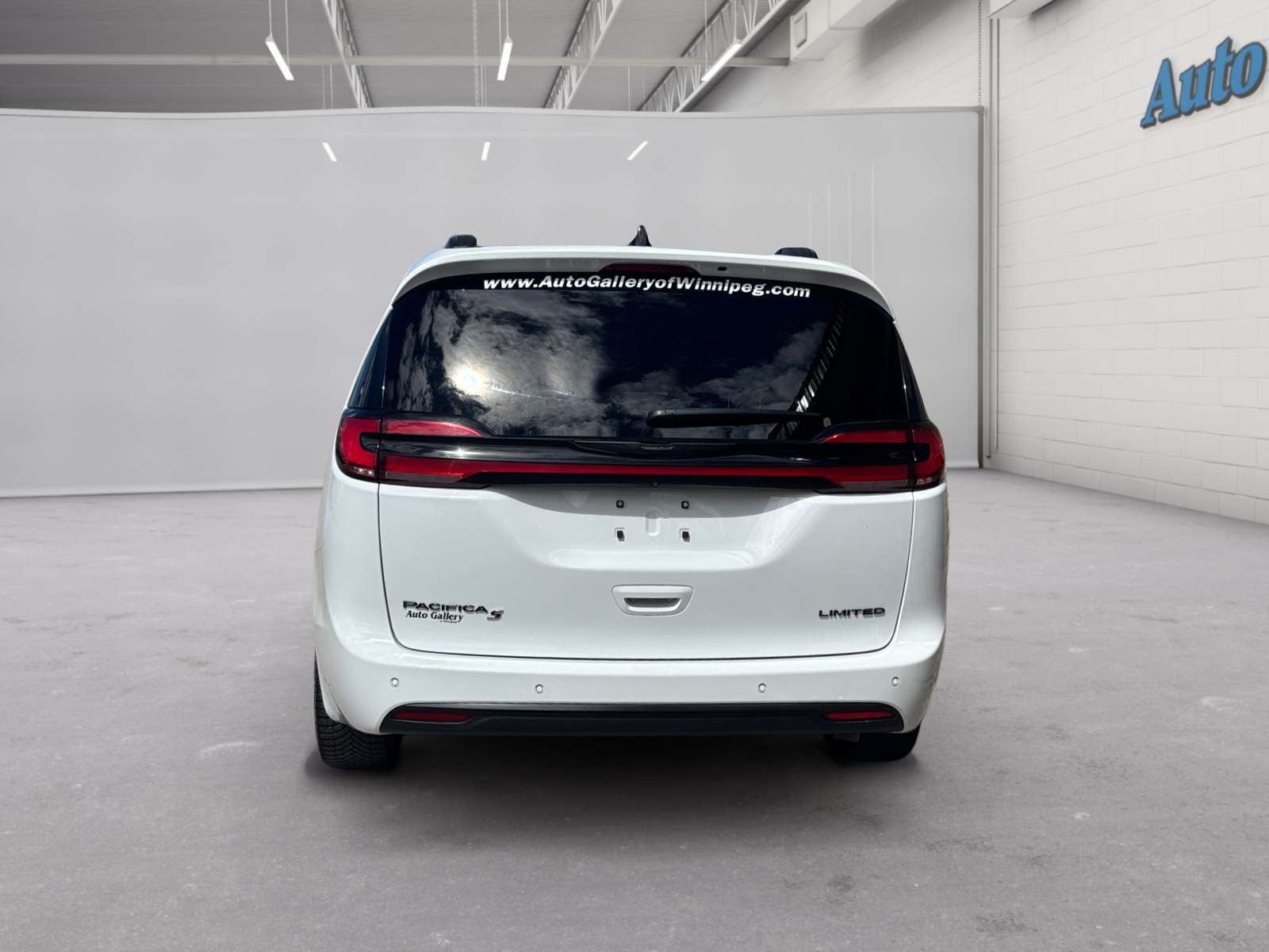 used 2025 Chrysler Pacifica car, priced at $38,809