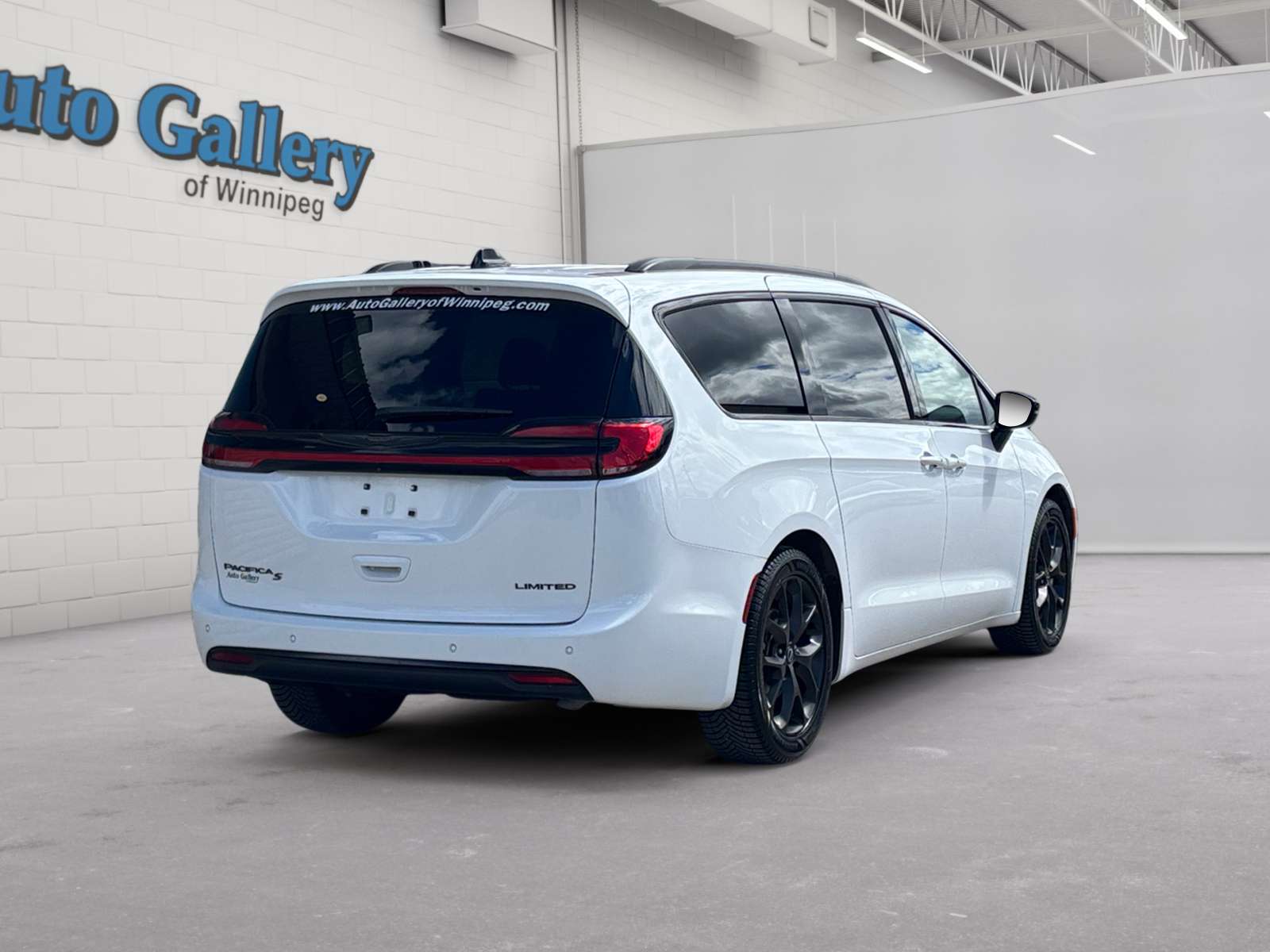 used 2025 Chrysler Pacifica car, priced at $38,809