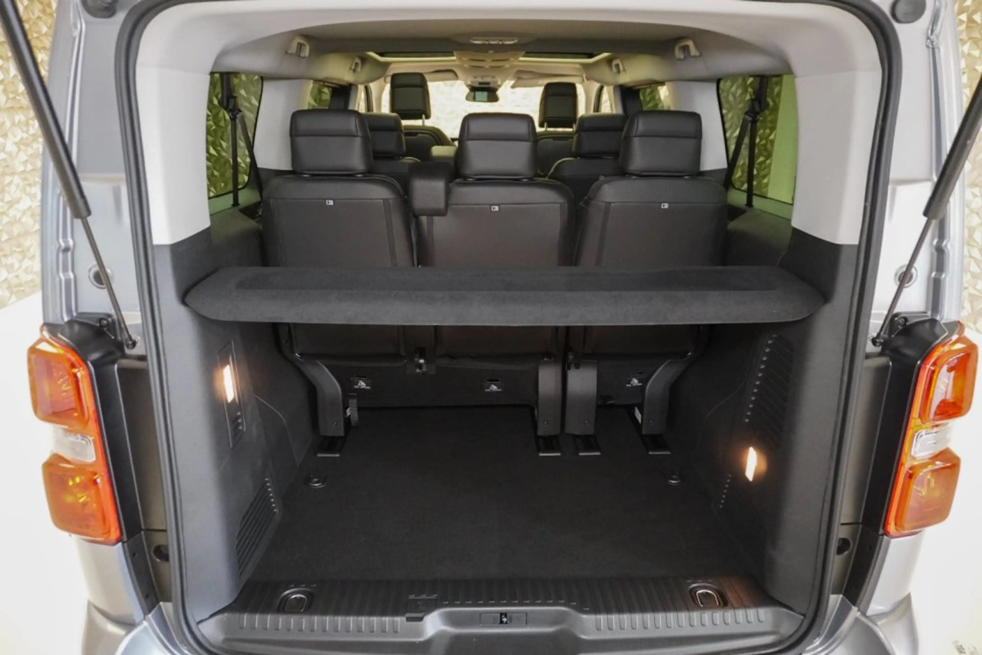 Citroen Spacetourer LÄNGE XL BlueHDi 180 S&S EAT8 Business Lounge — photo 8