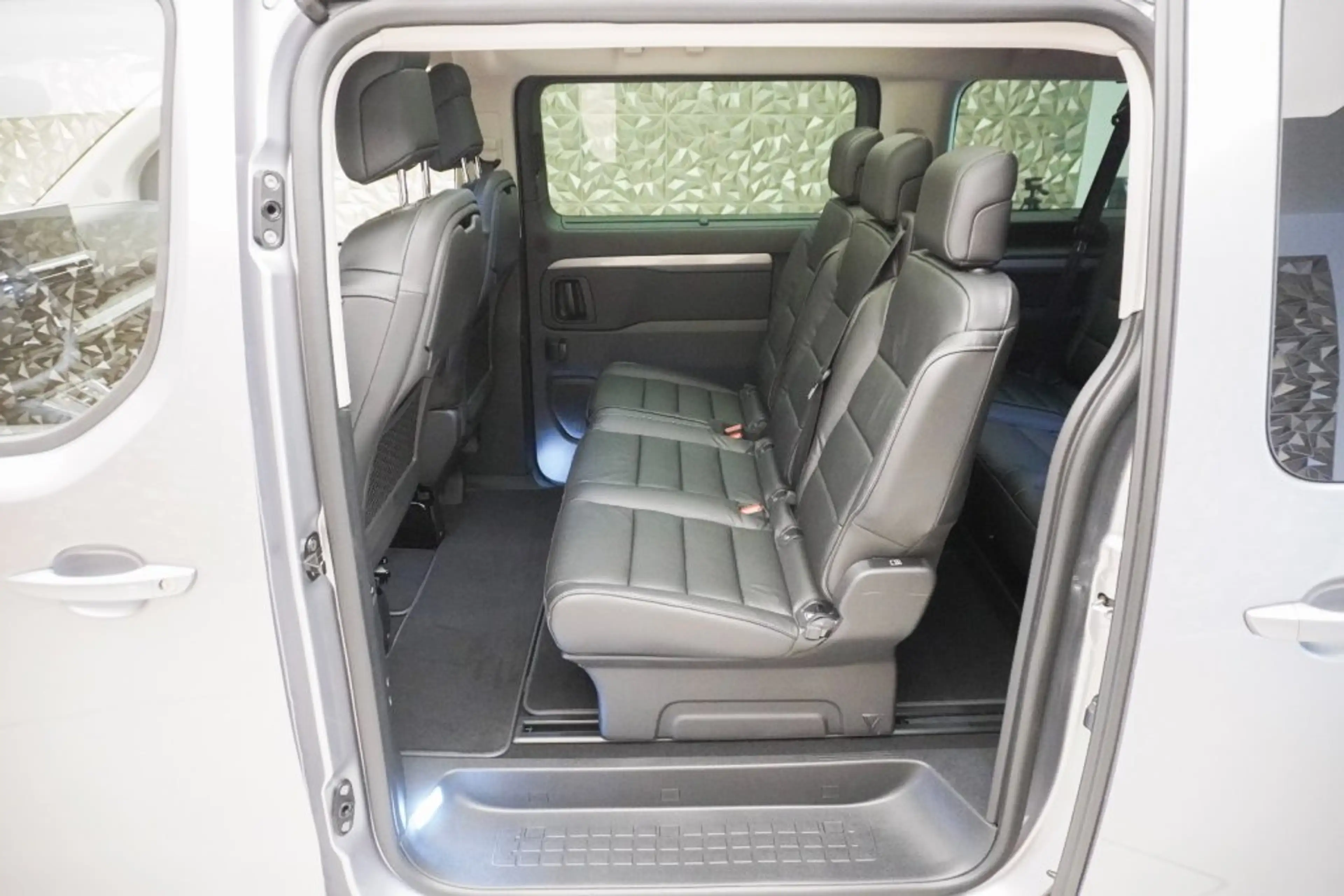 Citroen Spacetourer LÄNGE XL BlueHDi 180 S&S EAT8 Business Lounge — photo 10