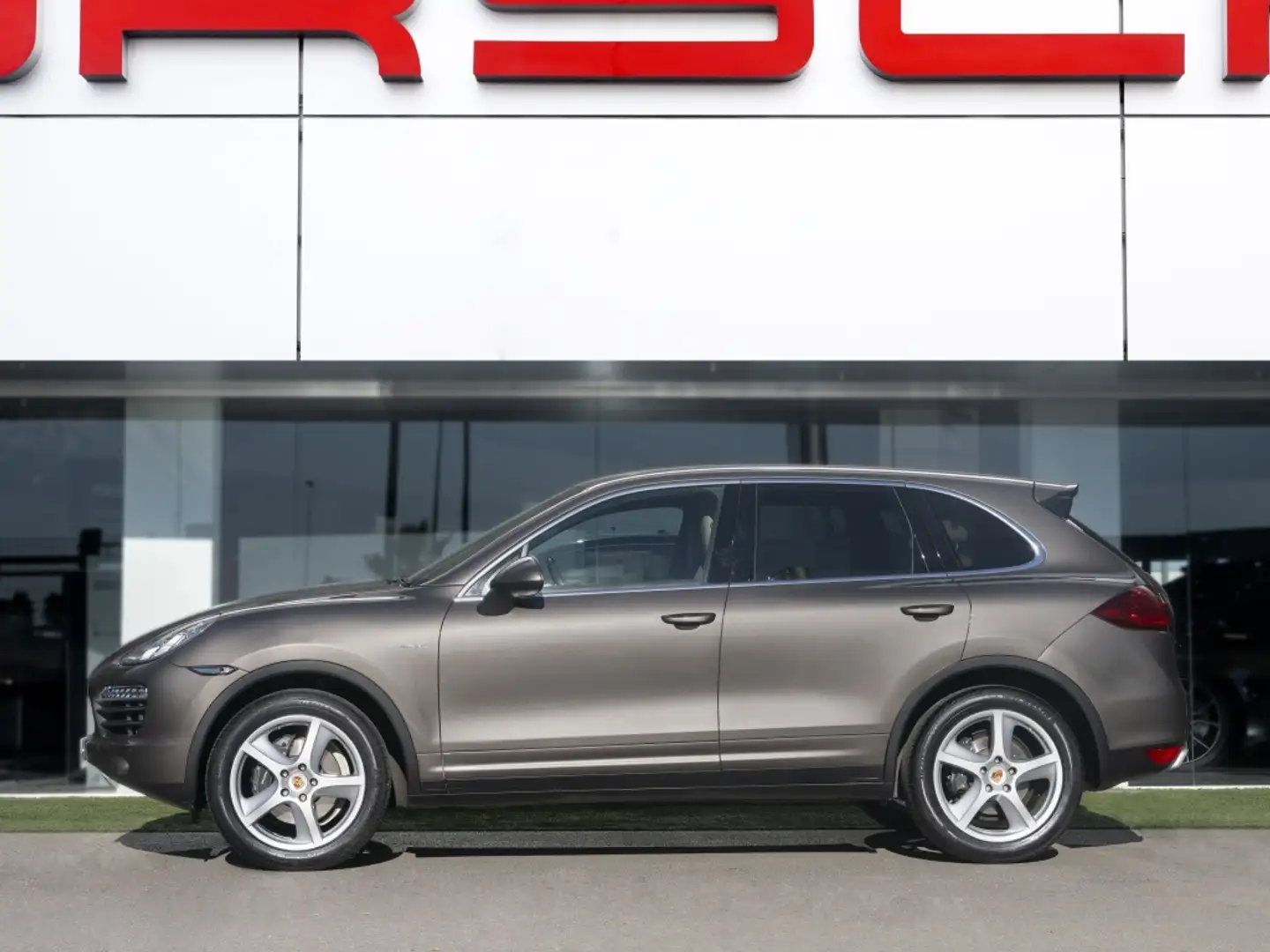 Porsche Cayenne Diesel 245 Aut. Marrón - 2