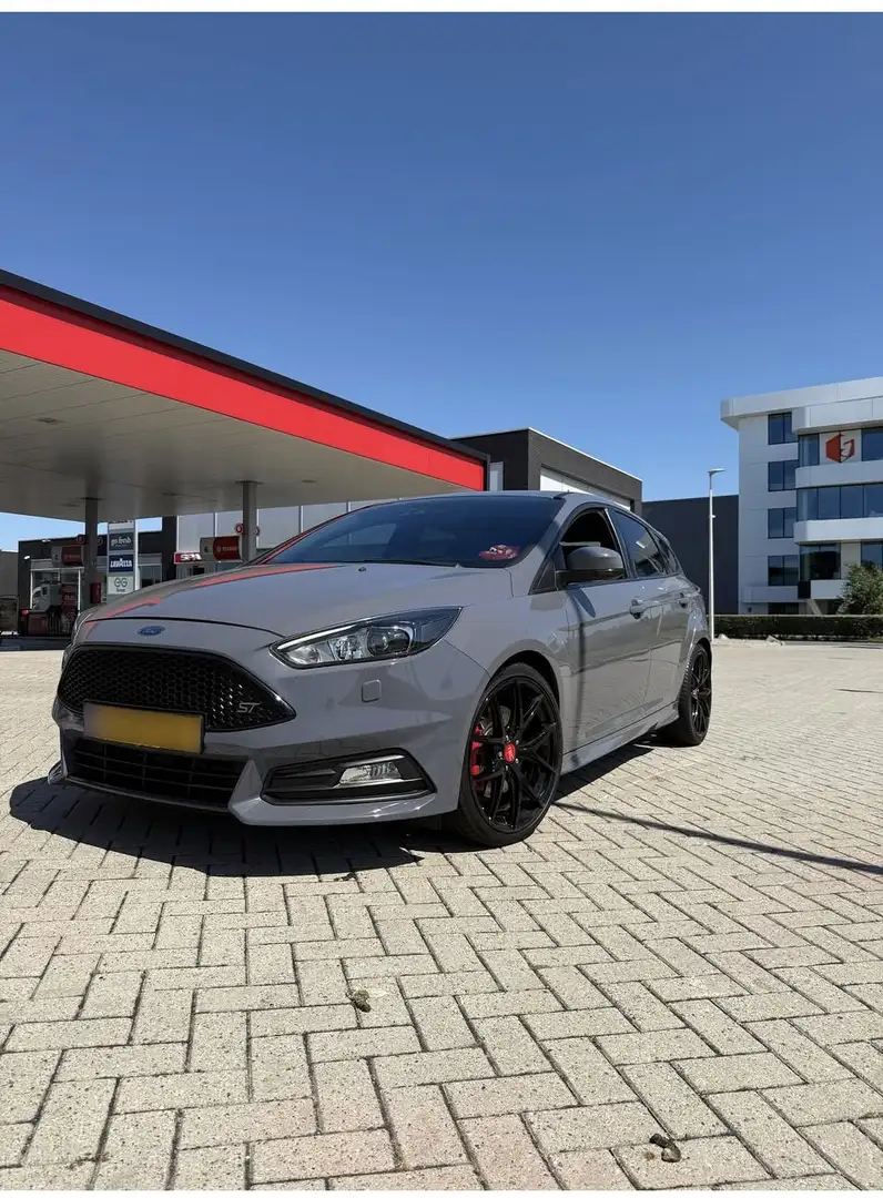 Ford Focus 2.0 ST-3 330pk Gris - 1