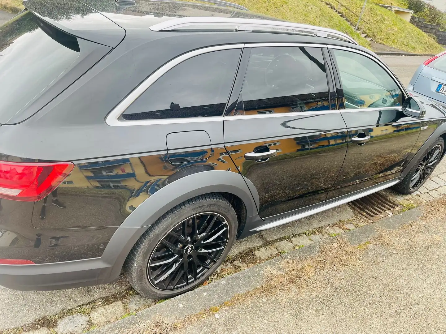 Audi A4 allroad A4 allroad quattro (clean die.) 2.0 TDI DPF S tron Schwarz - 2