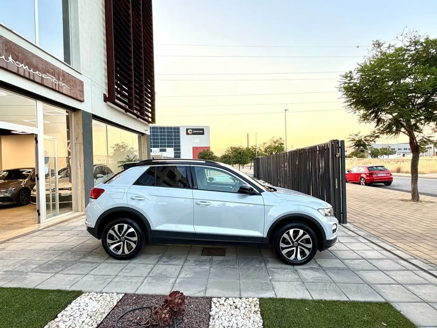 Volkswagen T-Roc Edition 1.0 TSI 81kW (110CV) Blanco - 2