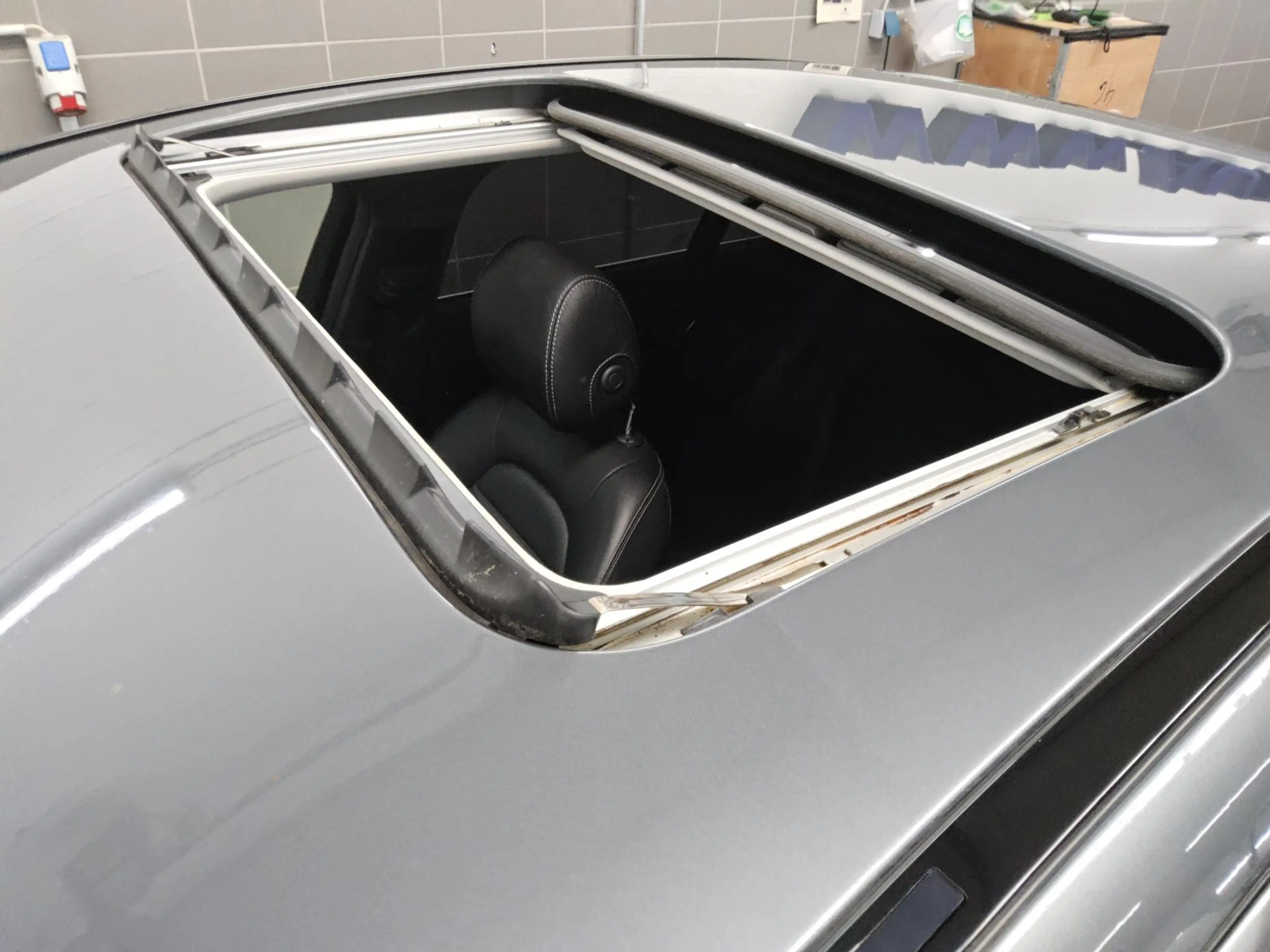 Mercedes-Benz C 300 LEDER NAVI SPORTSITZE KLIMAAUT RADIO MFL PANO SHZ VC PDC STHZG Airm. Multibeam GSD — photo 12