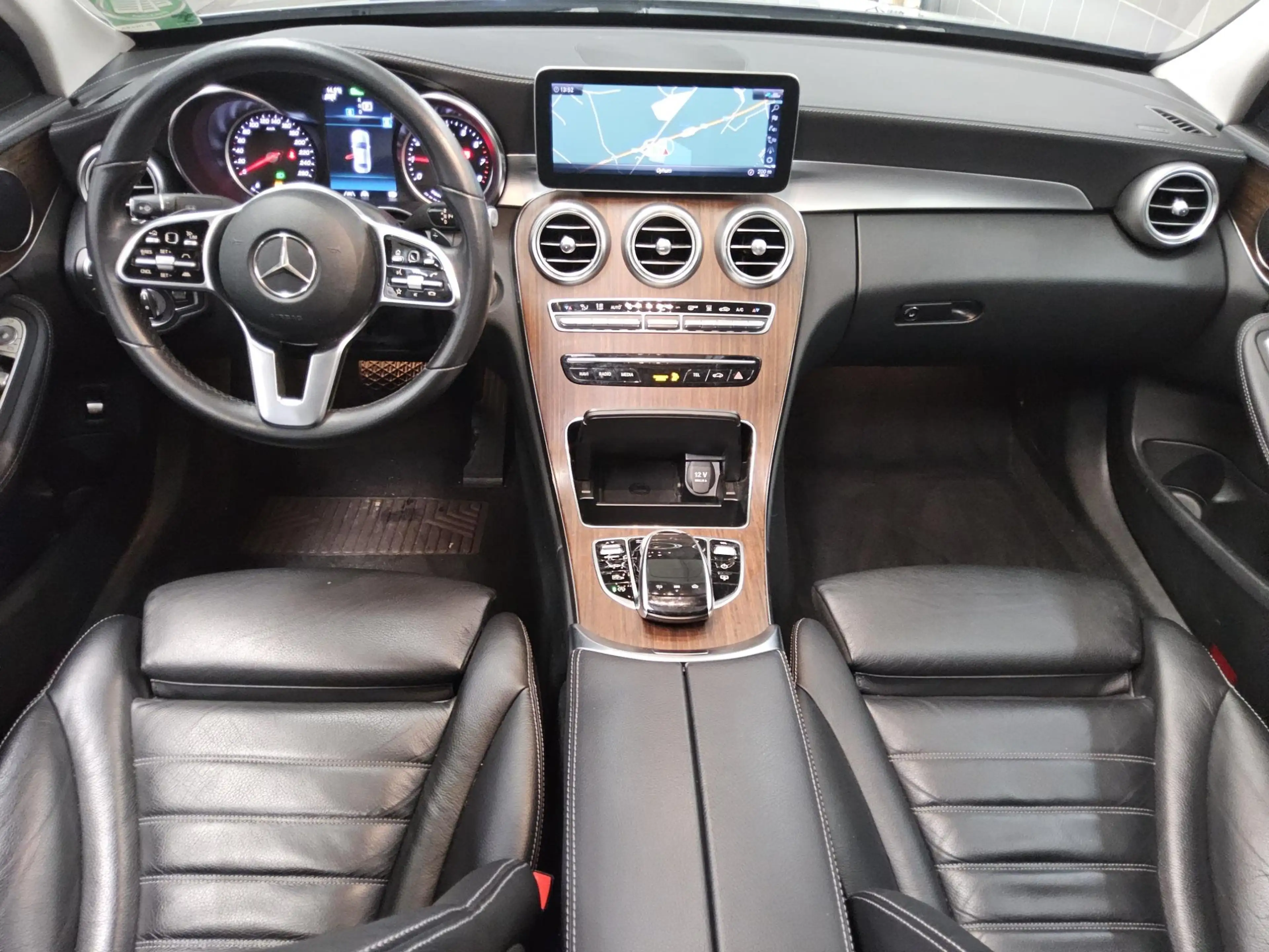 Mercedes-Benz C 300 LEDER NAVI SPORTSITZE KLIMAAUT RADIO MFL PANO SHZ VC PDC STHZG Airm. Multibeam GSD — photo 5