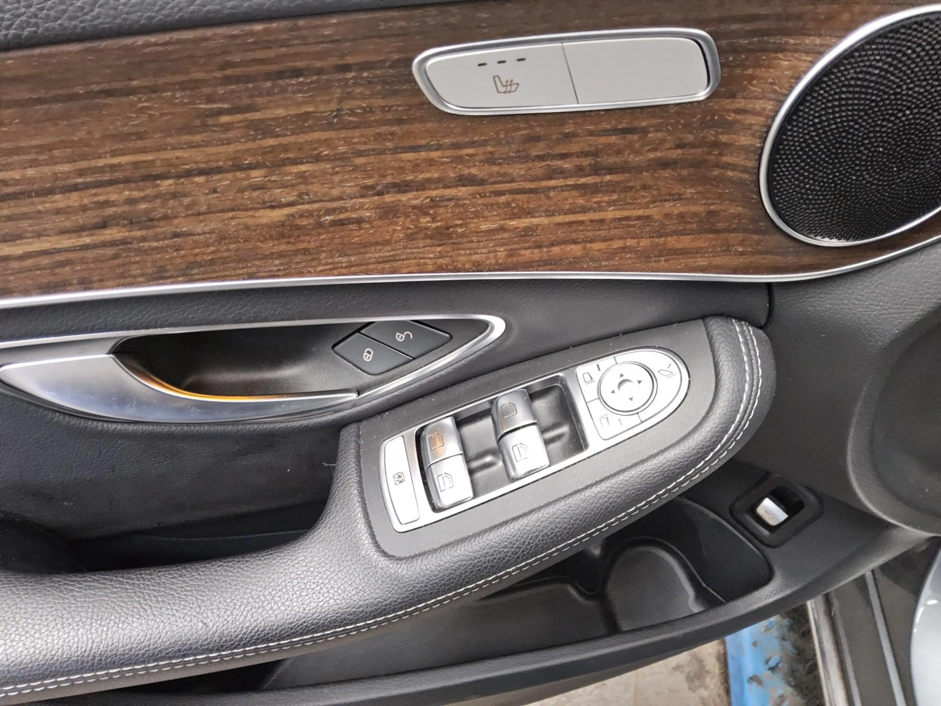 Mercedes-Benz C 300 LEDER NAVI SPORTSITZE KLIMAAUT RADIO MFL PANO SHZ VC PDC STHZG Airm. Multibeam GSD — photo 9