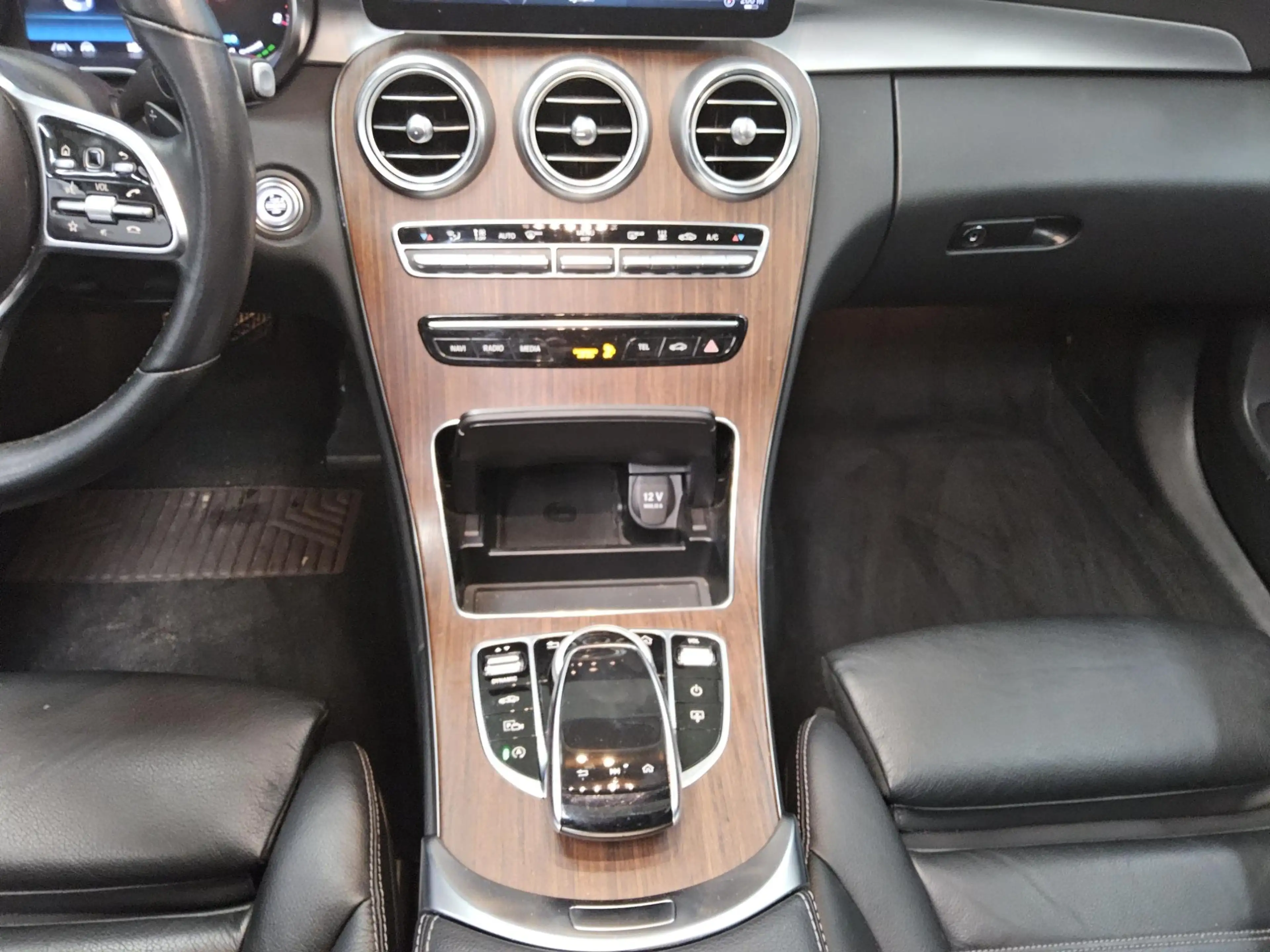 Mercedes-Benz C 300 LEDER NAVI SPORTSITZE KLIMAAUT RADIO MFL PANO SHZ VC PDC STHZG Airm. Multibeam GSD — photo 6