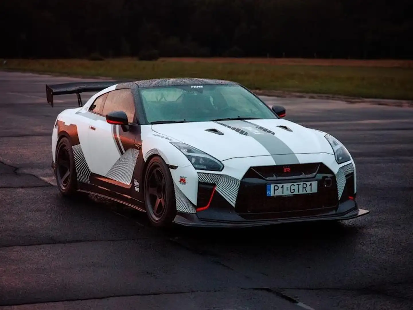 Nissan GT-R GT-R R35 Track Edition Grau - 2