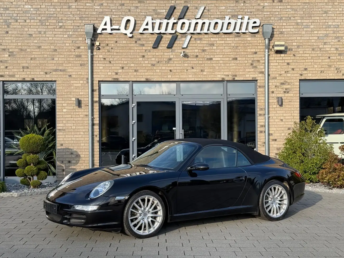 Porsche 911 Carrera Cabrio*wenig-km*Shz*Pdc*Navi*Chrono* Schwarz - 1