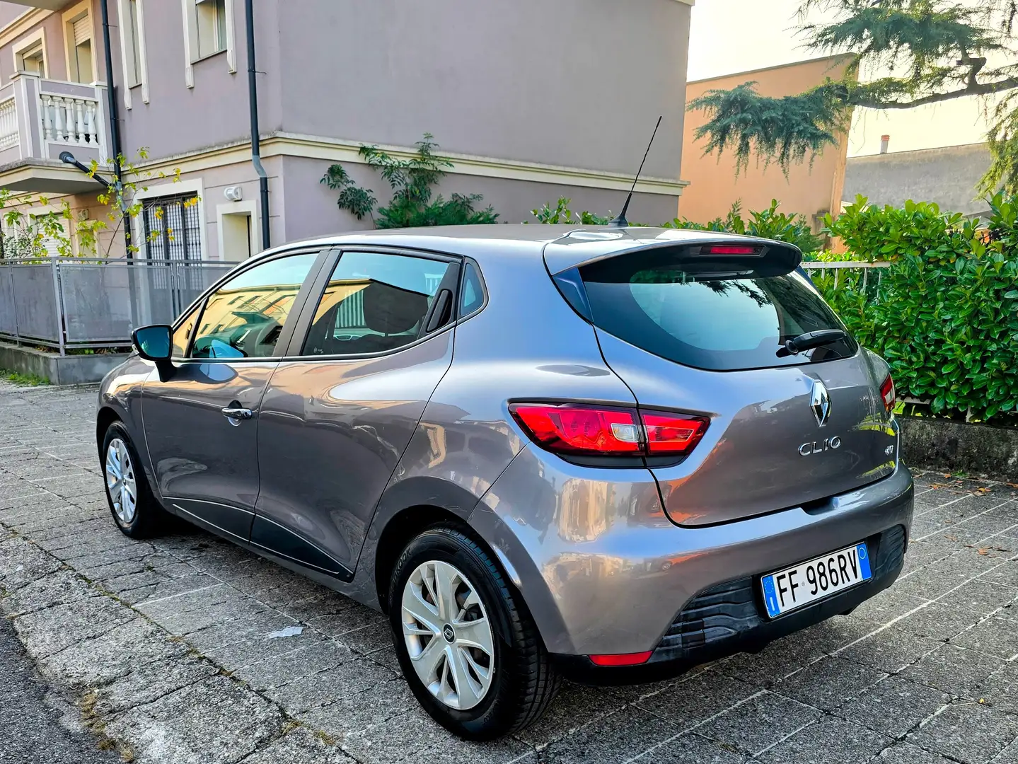 Renault Clio 5p 1.5 dci energy Duel 75cv Grau - 2