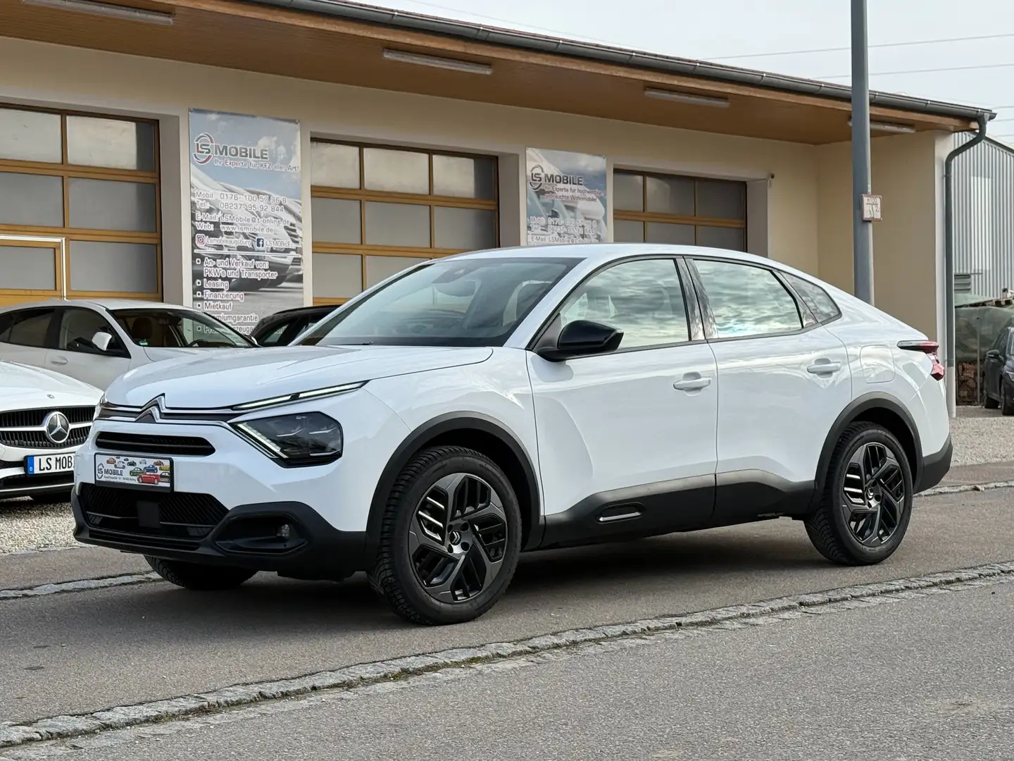 Citroen C4 X C4 X EAT 8 Plus 1.2 Pure Tech LED* RFK* Navi* 18` Bílá - 2