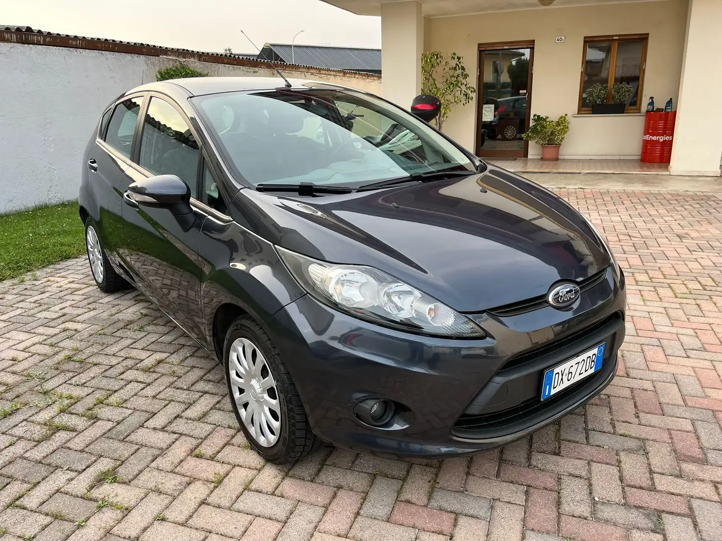 Ford Fiesta Fiesta 5p 1.4 16v + Gpl Grau - 2