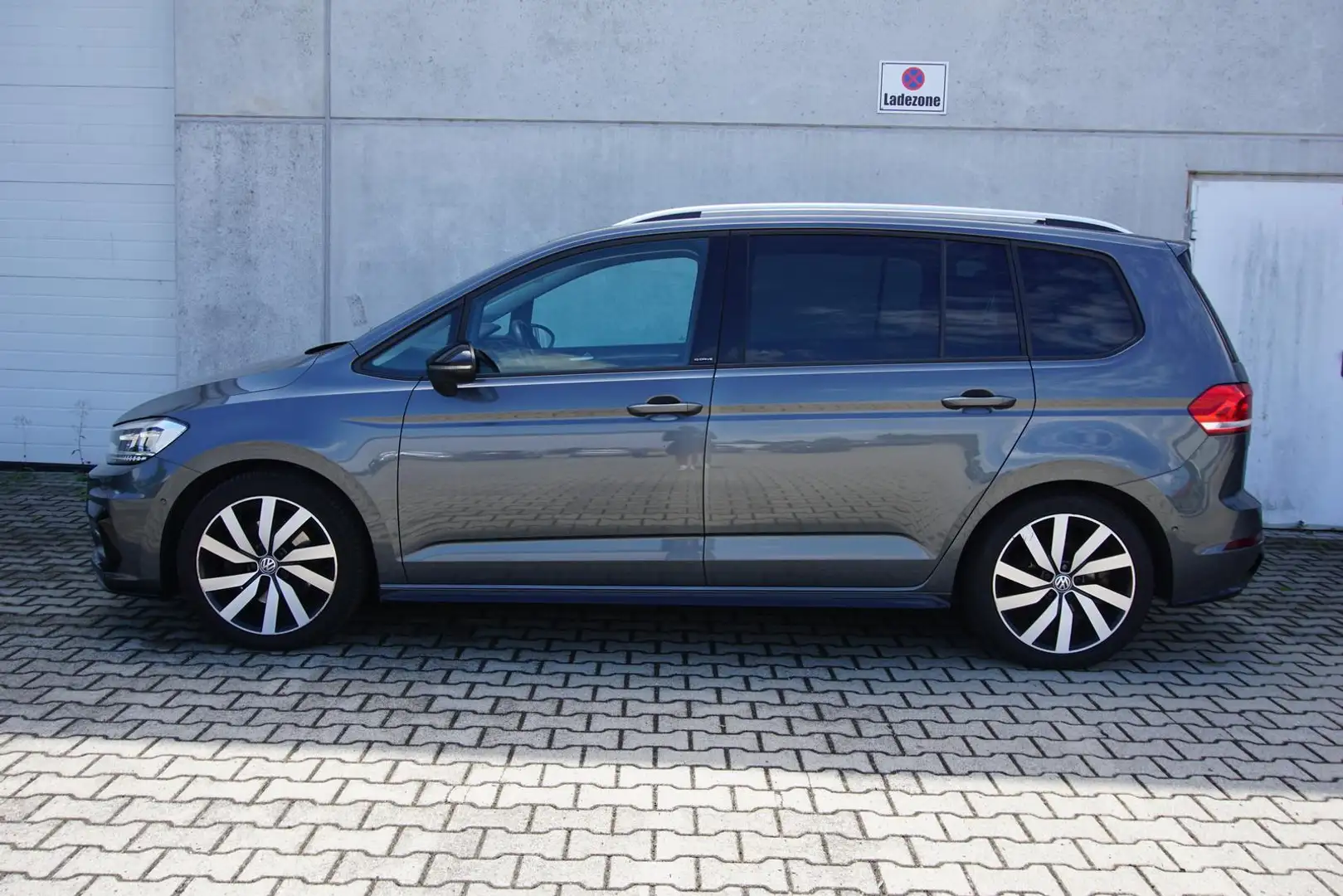 Volkswagen Touran 1.5TSI DSG R-line Navi Kamera ACC 7-Sitzer Grey - 2