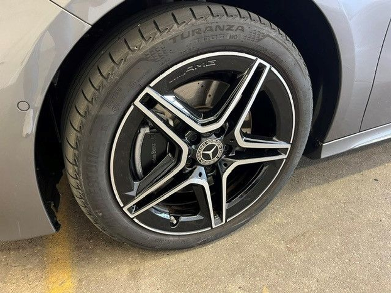 Mercedes-Benz A 250 e AMG-Line Panorama Distronic Keyless Go — photo 13