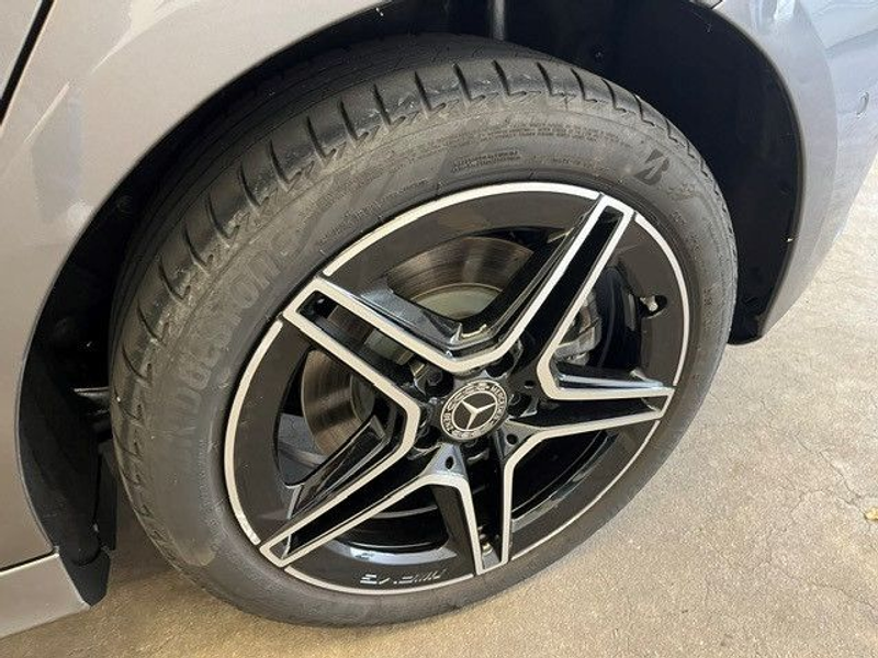 Mercedes-Benz A 250 e AMG-Line Panorama Distronic Keyless Go — photo 14