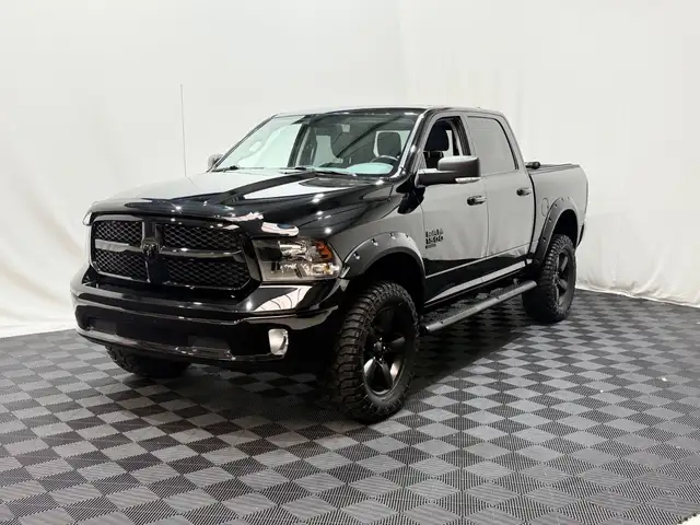 Dodge RAM 1500 Blackout Crew Cab 4x4
