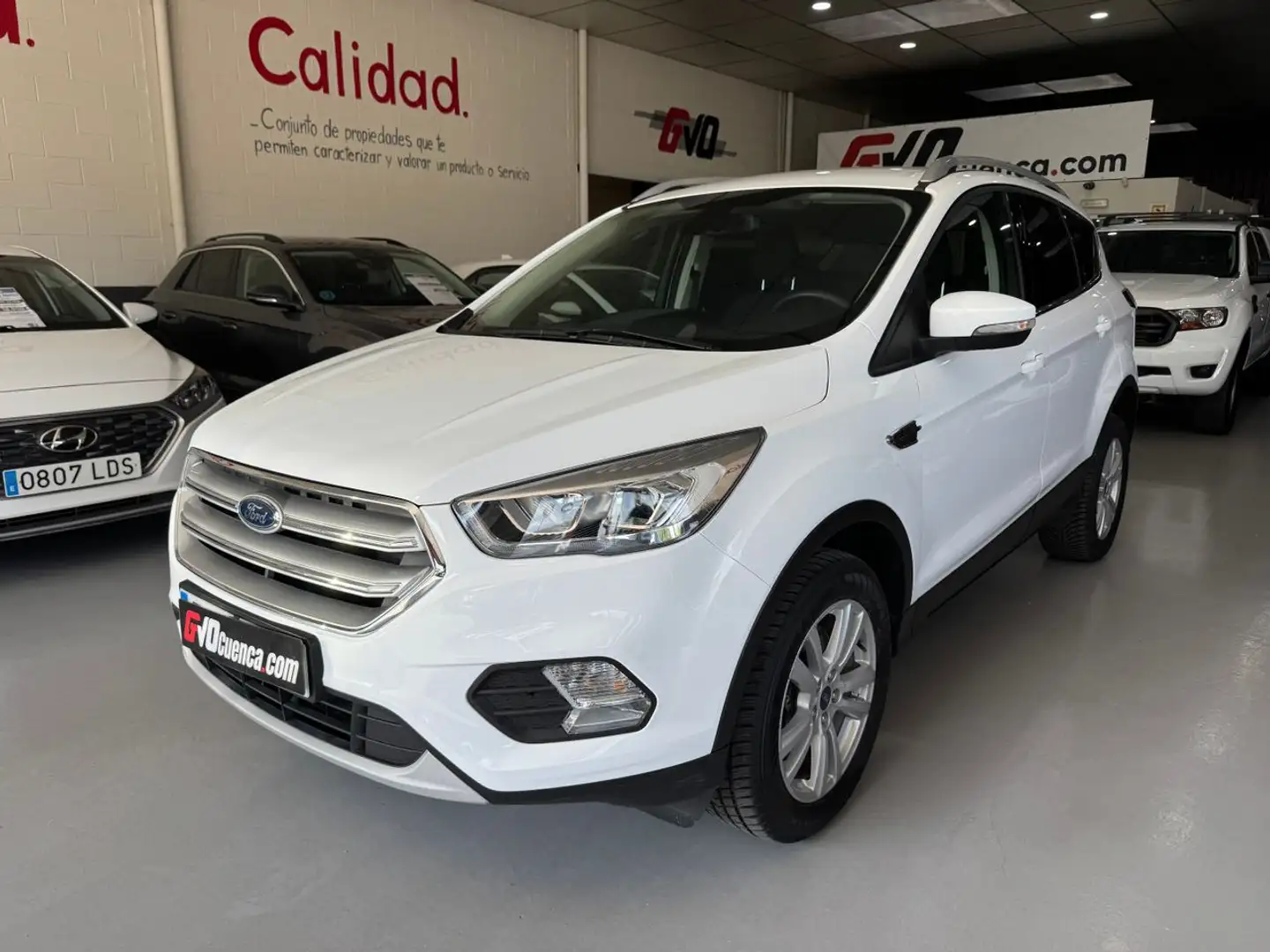 Ford Kuga 1.5TDCi Auto S&S Titanium 4x2 Aut. 120 Blanc - 1