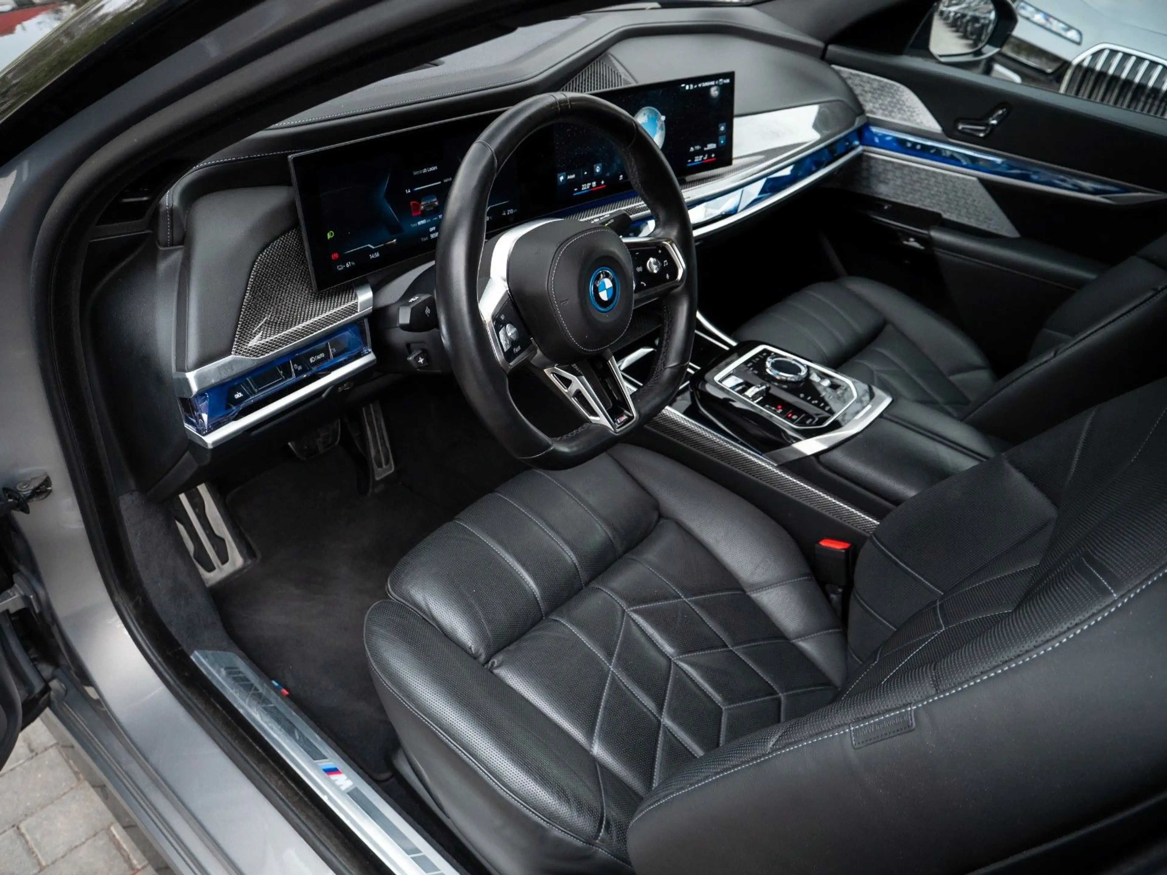 BMW i7 60 M SPORT.KRISTALL.TWO-TONE.TV.AUTOTÜR.FOND — photo 13