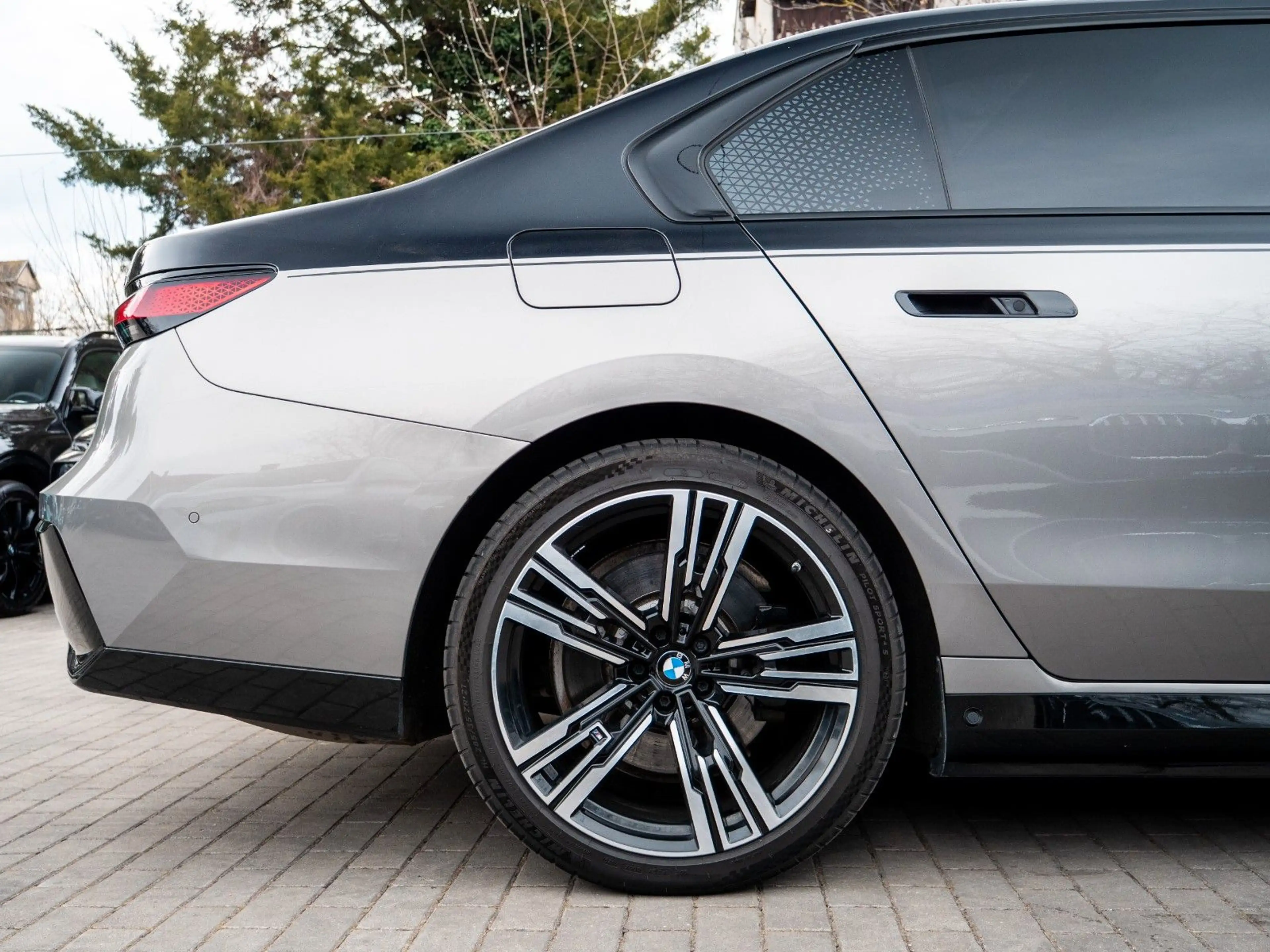 BMW i7 60 M SPORT.KRISTALL.TWO-TONE.TV.AUTOTÜR.FOND — photo 7