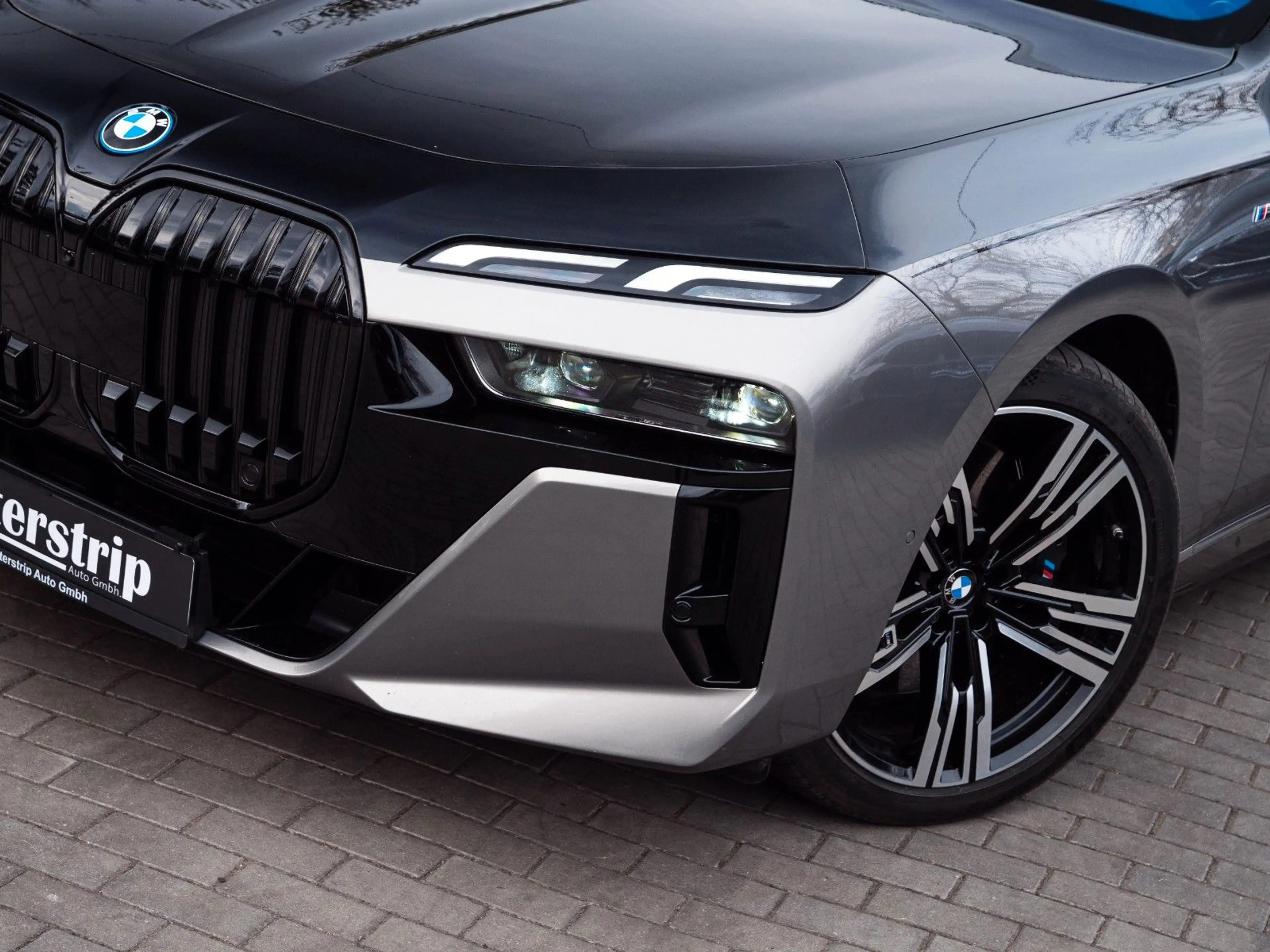 BMW i7 60 M SPORT.KRISTALL.TWO-TONE.TV.AUTOTÜR.FOND — photo 9