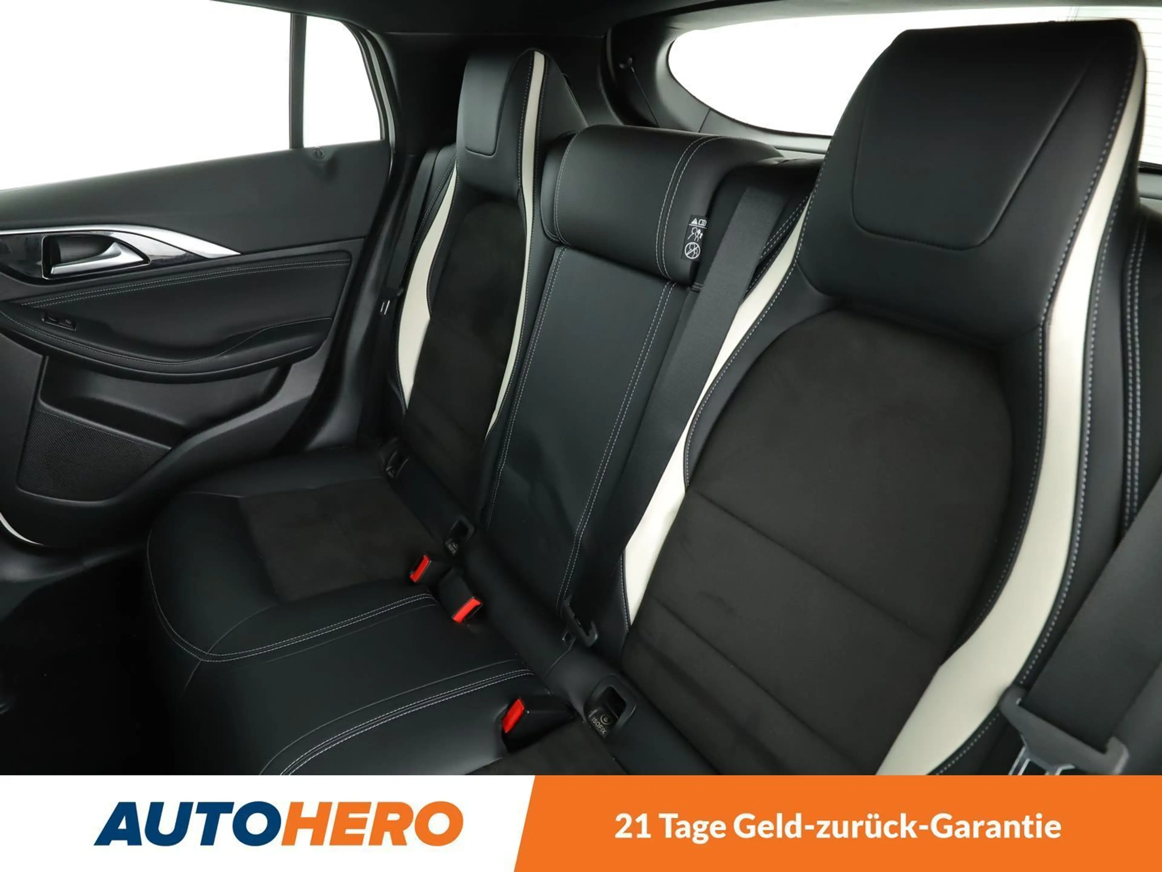 Infiniti Q30 2.0 Turbo Sport AWD Aut.*NAVI*PDC*SHZ*ALU* — photo 14