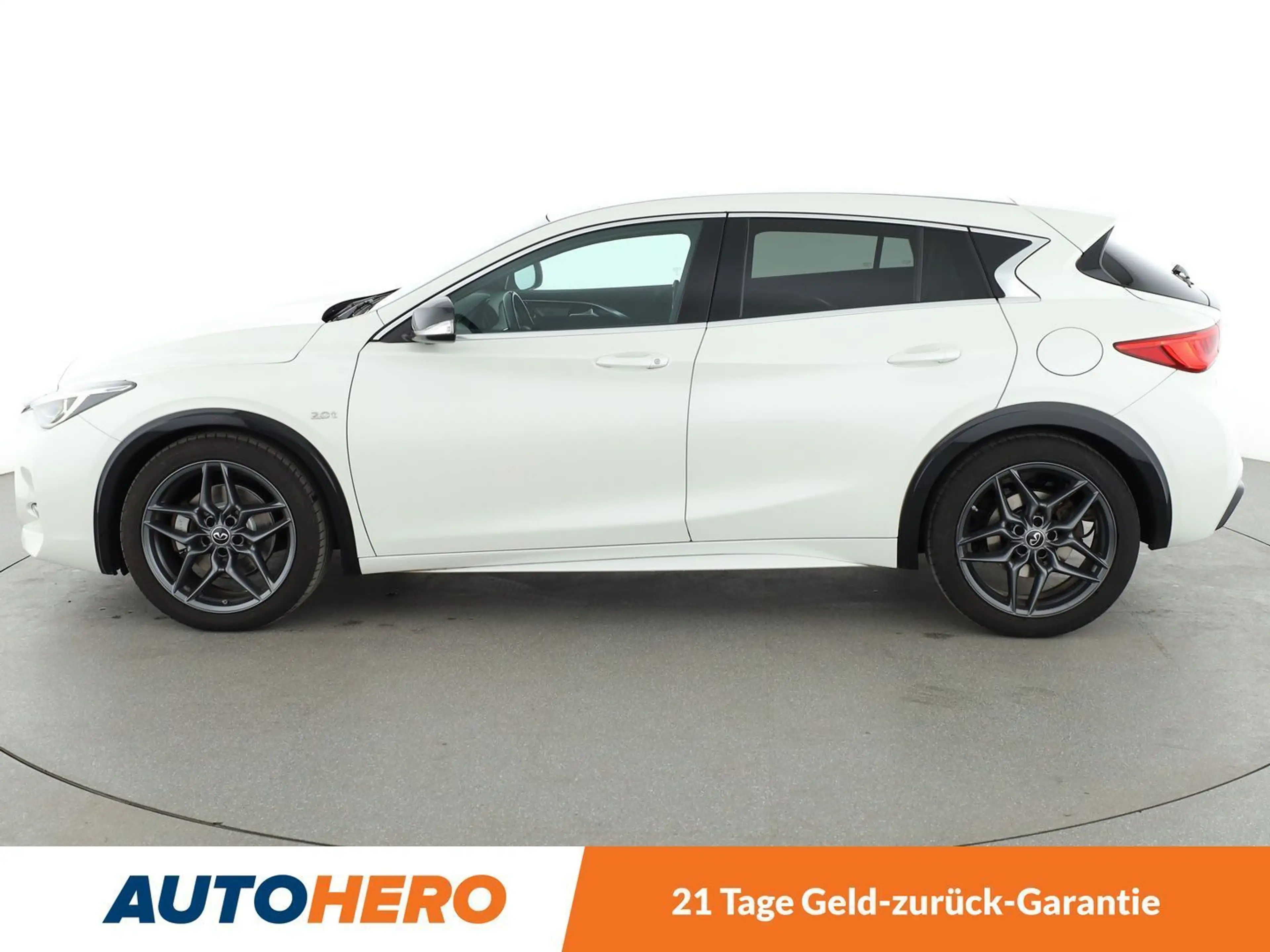 Infiniti Q30 2.0 Turbo Sport AWD Aut.*NAVI*PDC*SHZ*ALU* — photo 3