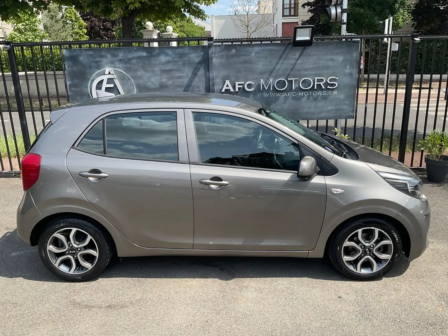 Kia Picanto Urban Edition Gris - 2