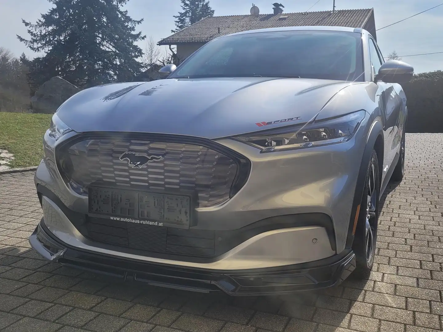 Ford Mustang Mach-E SUV - 1