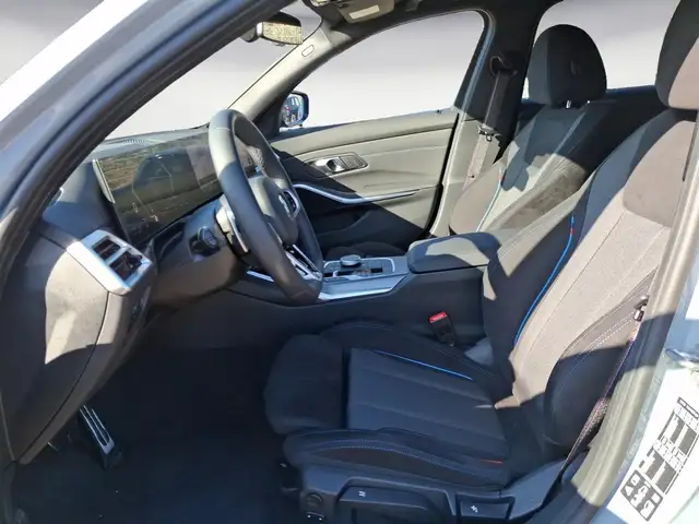 BMW 3 Series view 9
