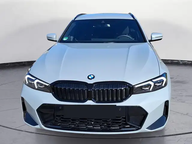 BMW 3 Series view 4